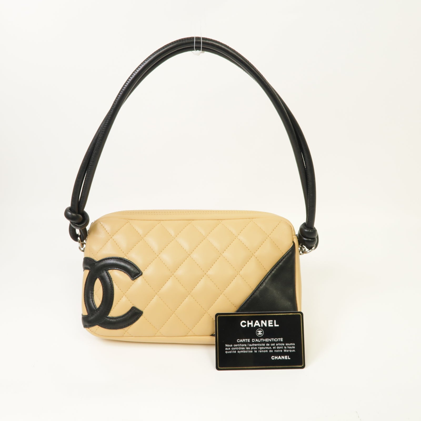CHANEL 菱格皮革Cambon Pochette銀扣肩背袋米色/黑色
