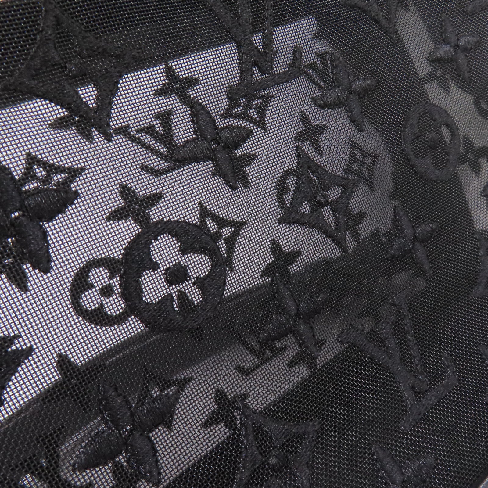 LOUIS VUITTON Monogram Embroidery Soft Trunk肩背袋