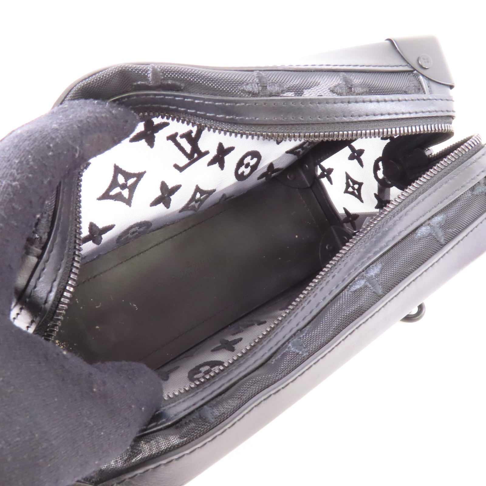 LOUIS VUITTON Monogram Embroidery Soft Trunk肩背袋
