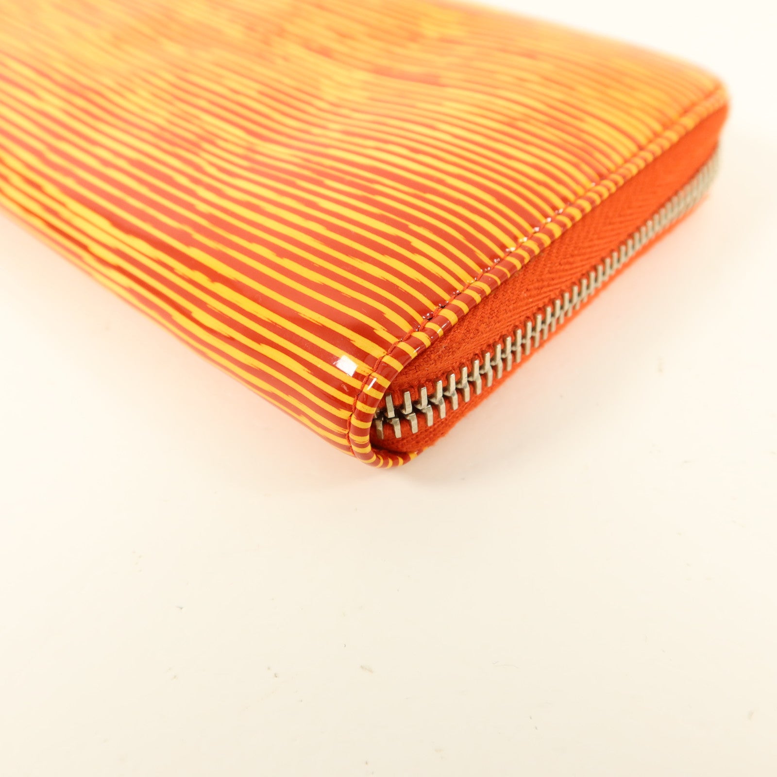 CHANEL 漆皮皮革Long Round Wallet銀扣長錢包