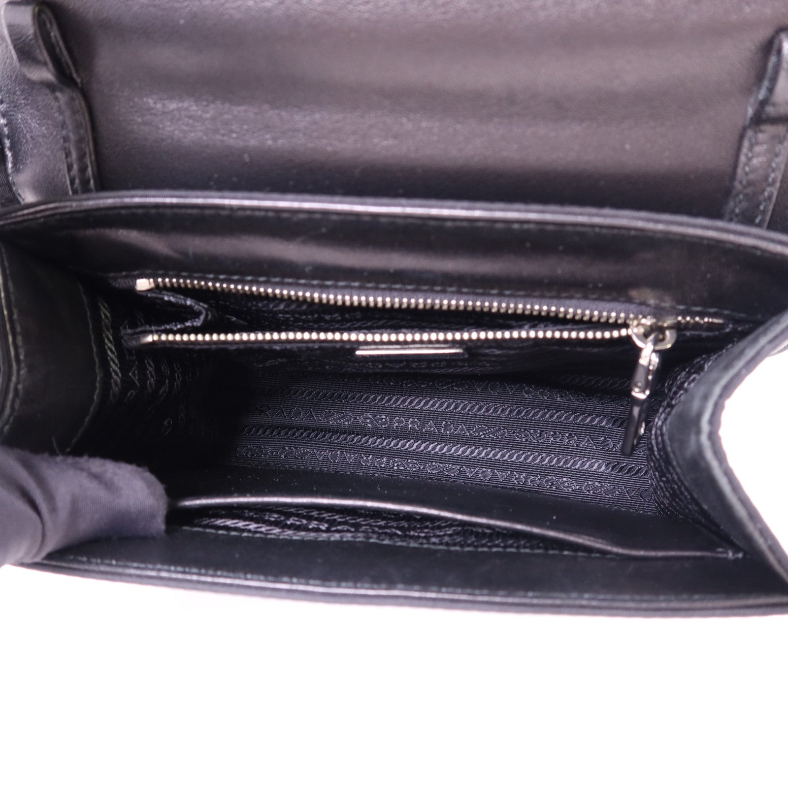 PRADA 尼龍Handbag銀扣手挽袋