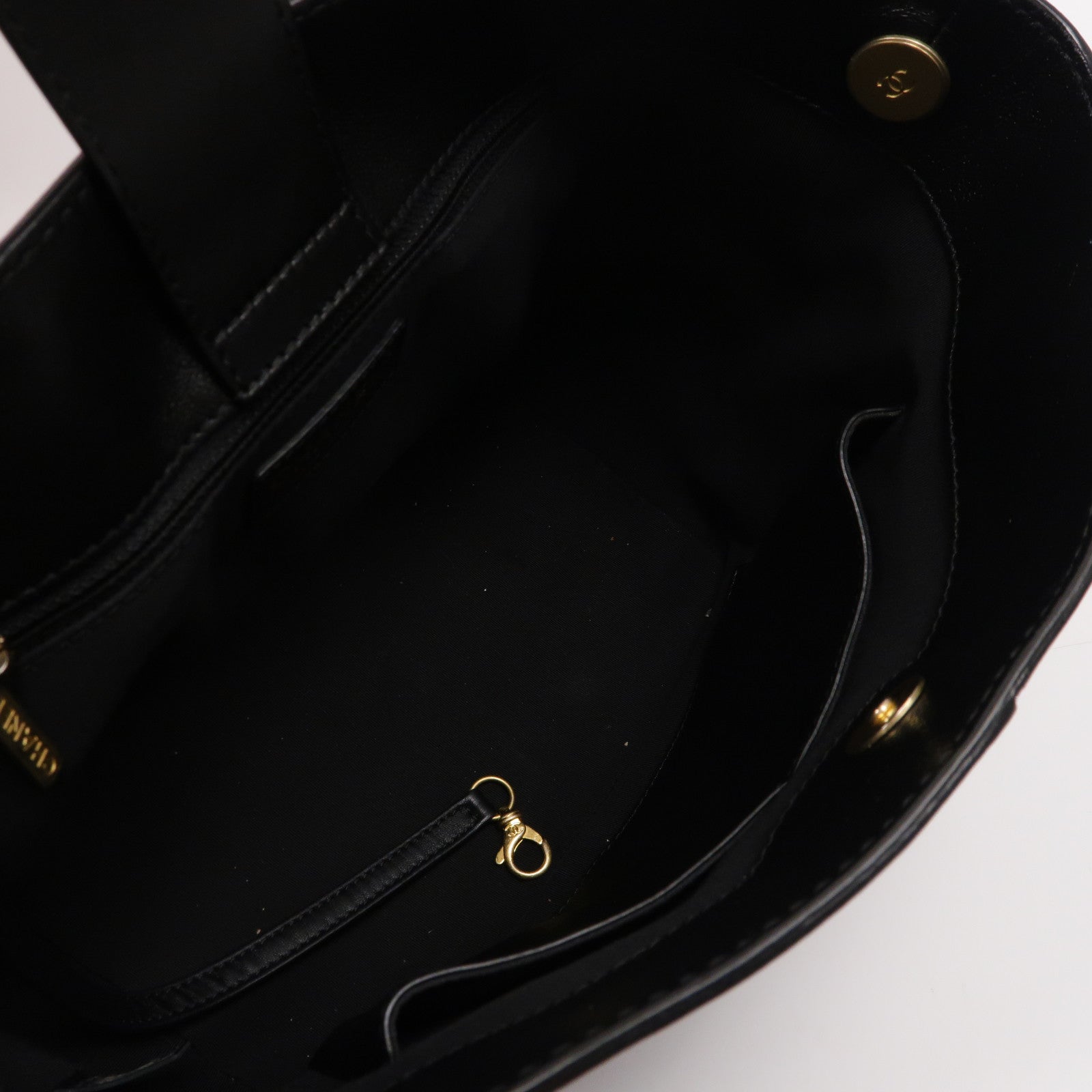 CHANEL 菱格Caviar皮革Bucket Bag金扣手挽肩背兩用袋黑色