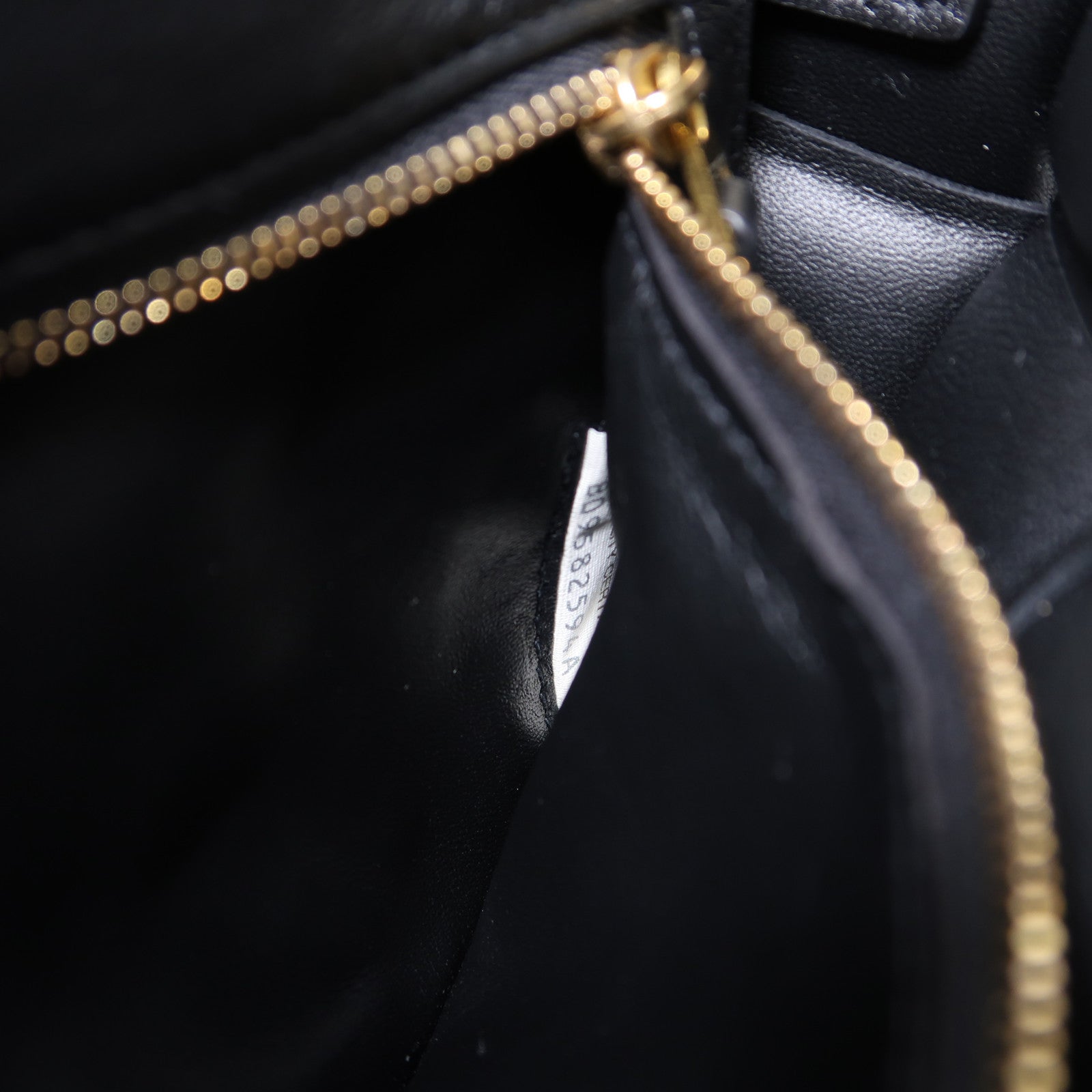 BOTTEGA VENETA 織紋羊皮皮革Padded Cassette金扣肩背袋黑色