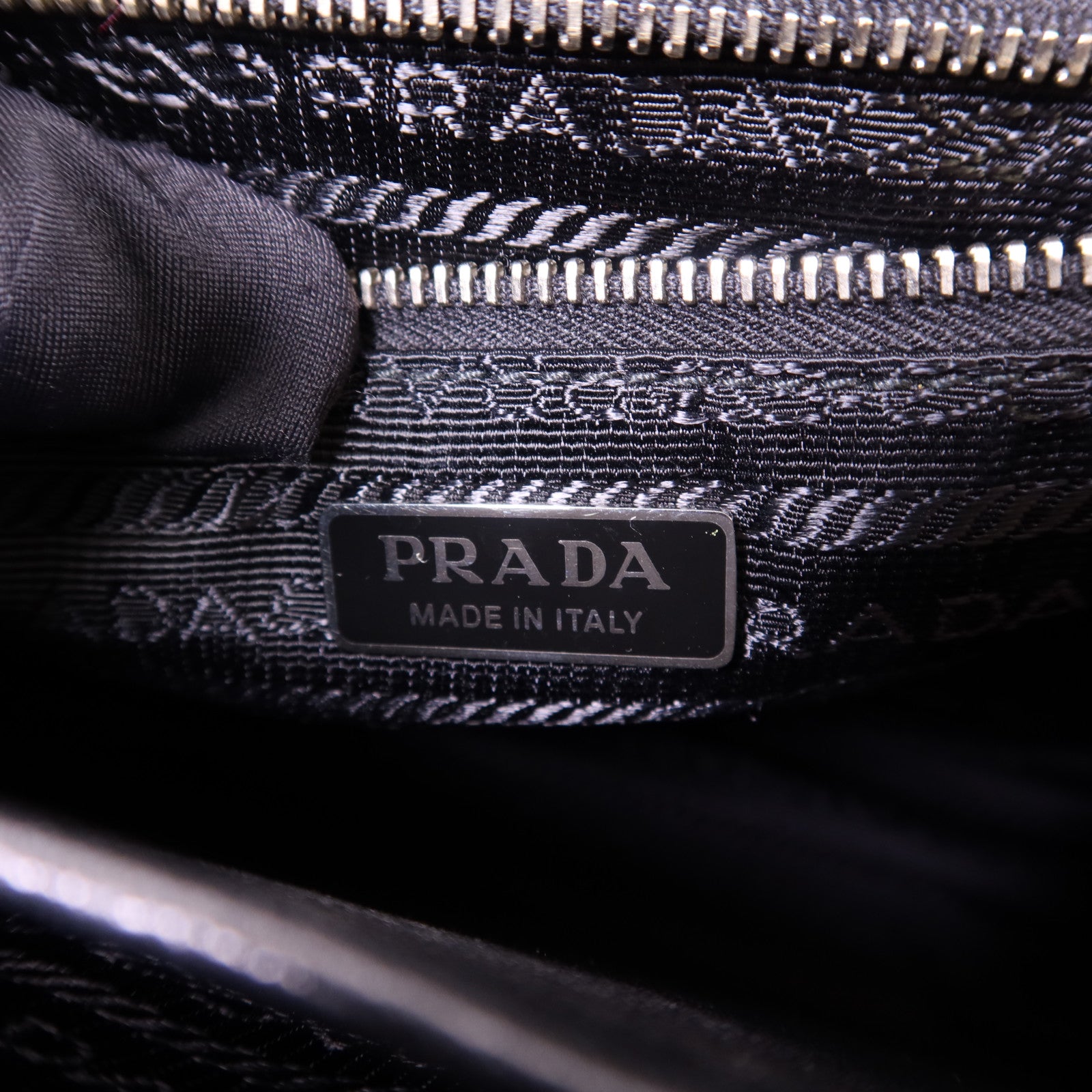 PRADA 尼龍Handbag銀扣手挽袋
