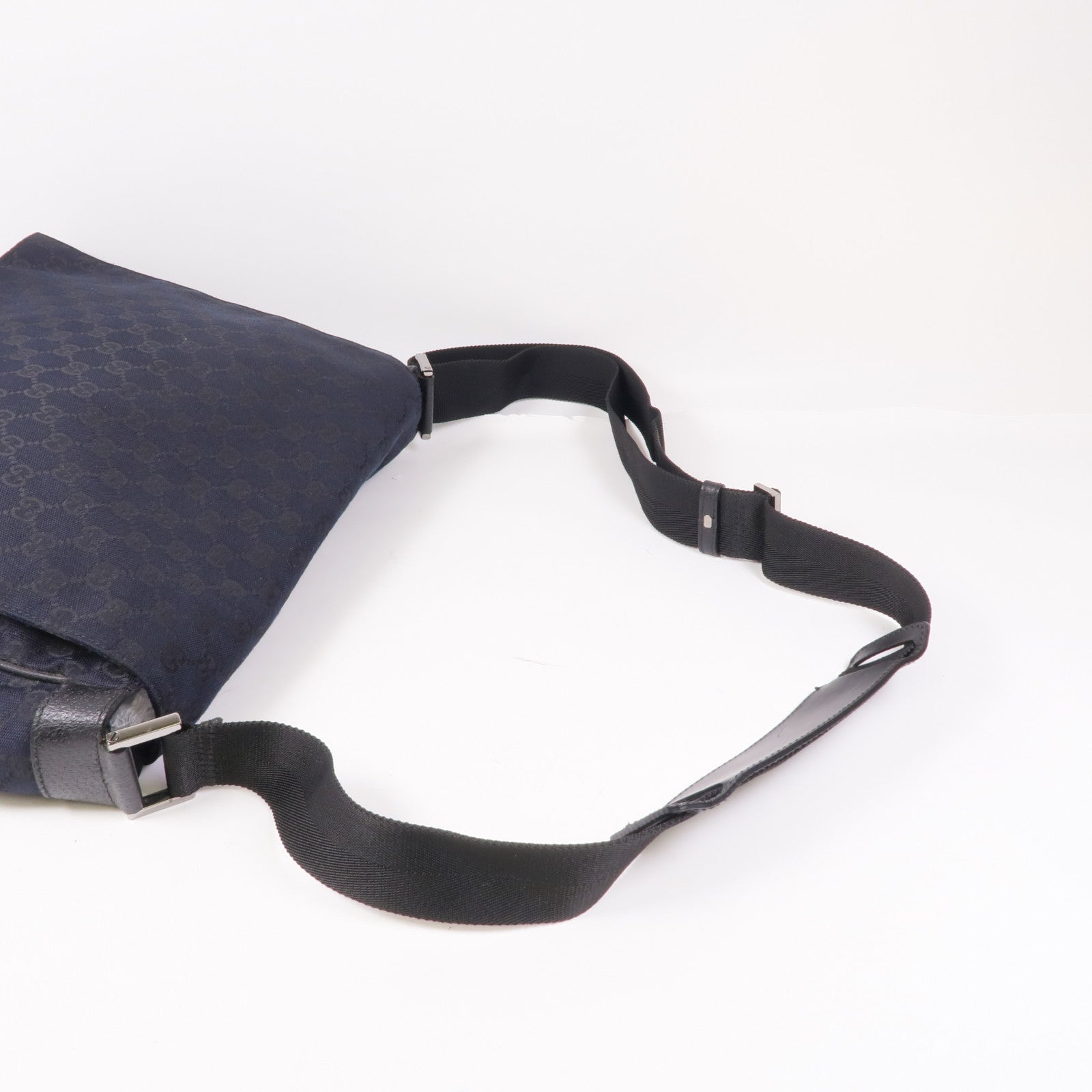 GUCCI 帆布Shoulder Bag銀扣肩背袋