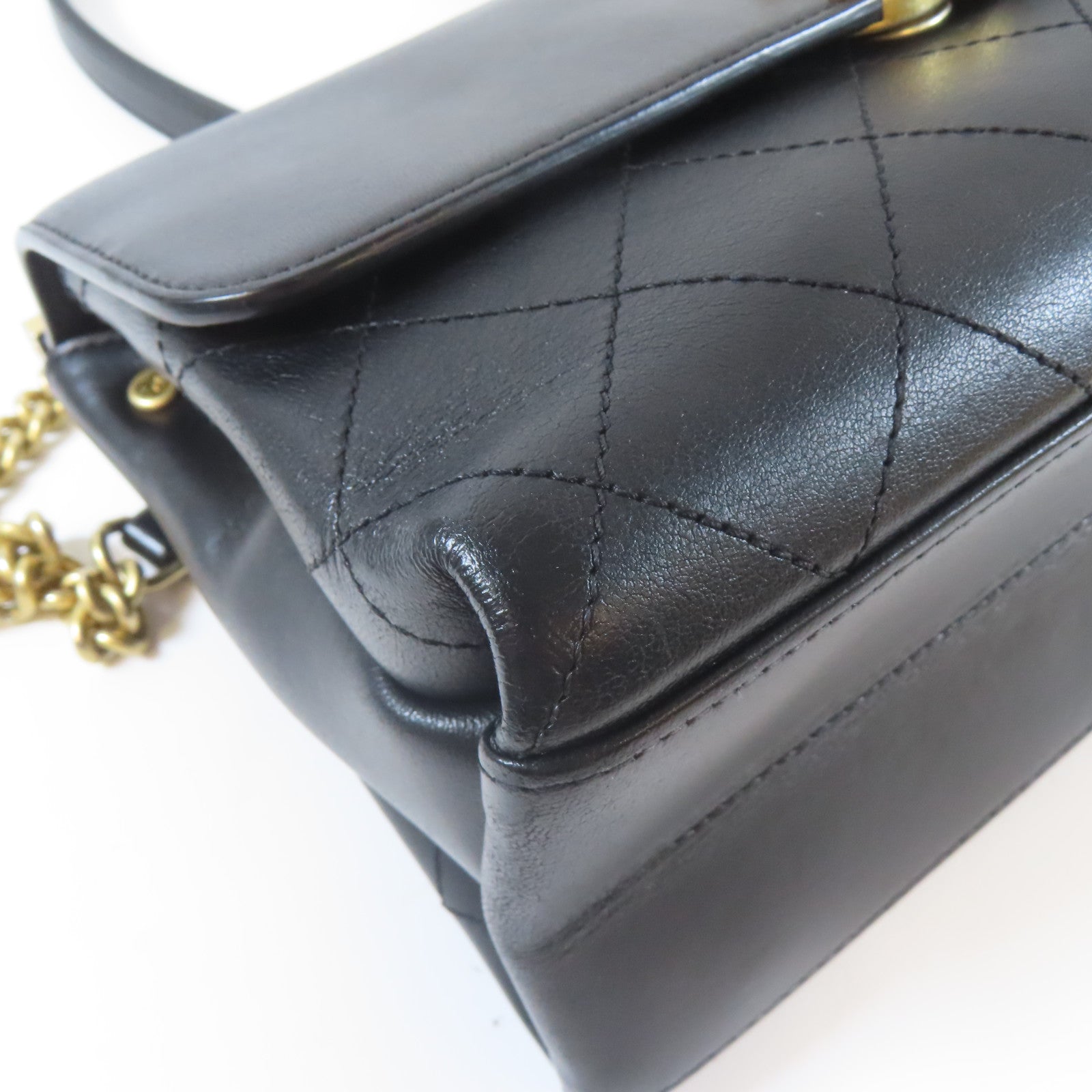 【新品】CHANEL 手袋 手挽垂蓋手袋, 粒紋小牛皮及金色金屬, 黑色— 時裝| CHANEL