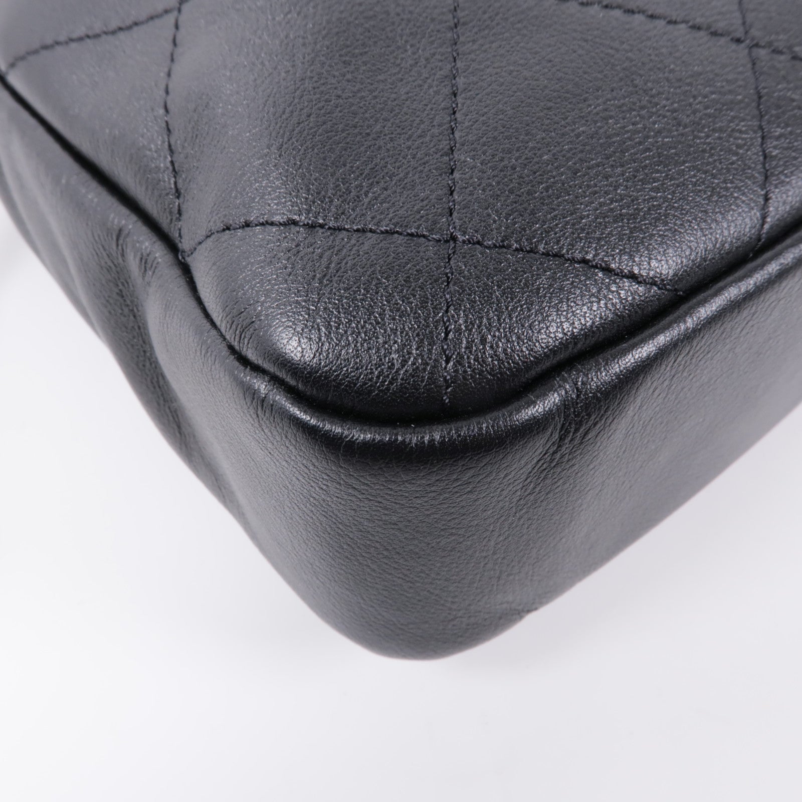 CHANEL 牛皮皮革Bucket金扣鏈帶肩背袋