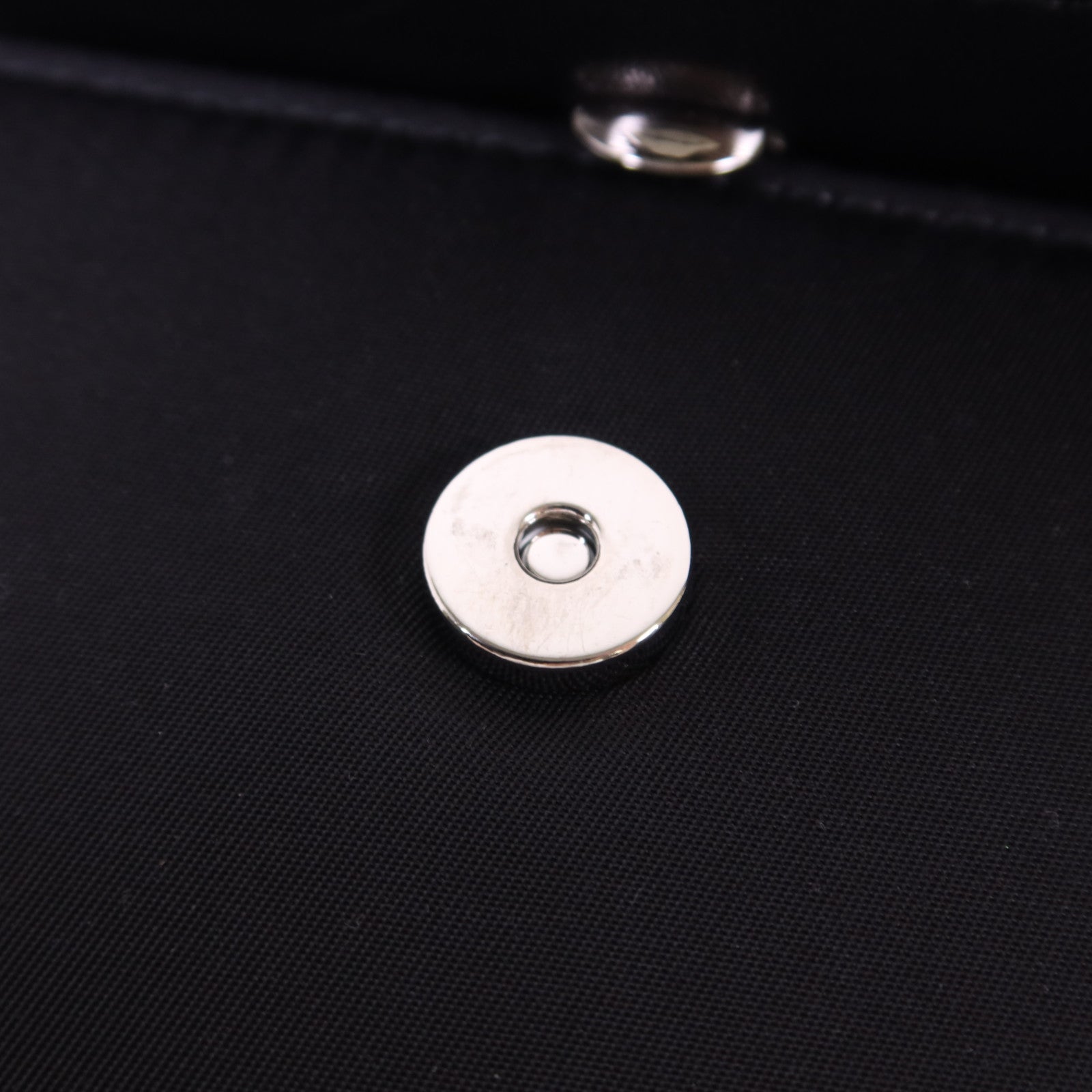 PRADA 尼龍Handbag銀扣手挽袋