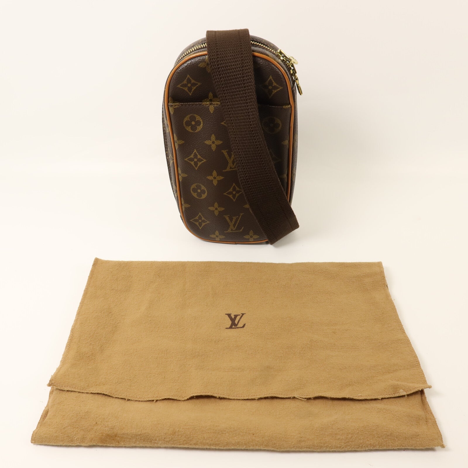 LOUIS VUITTON Monogram Pochette Gange金扣肩背袋