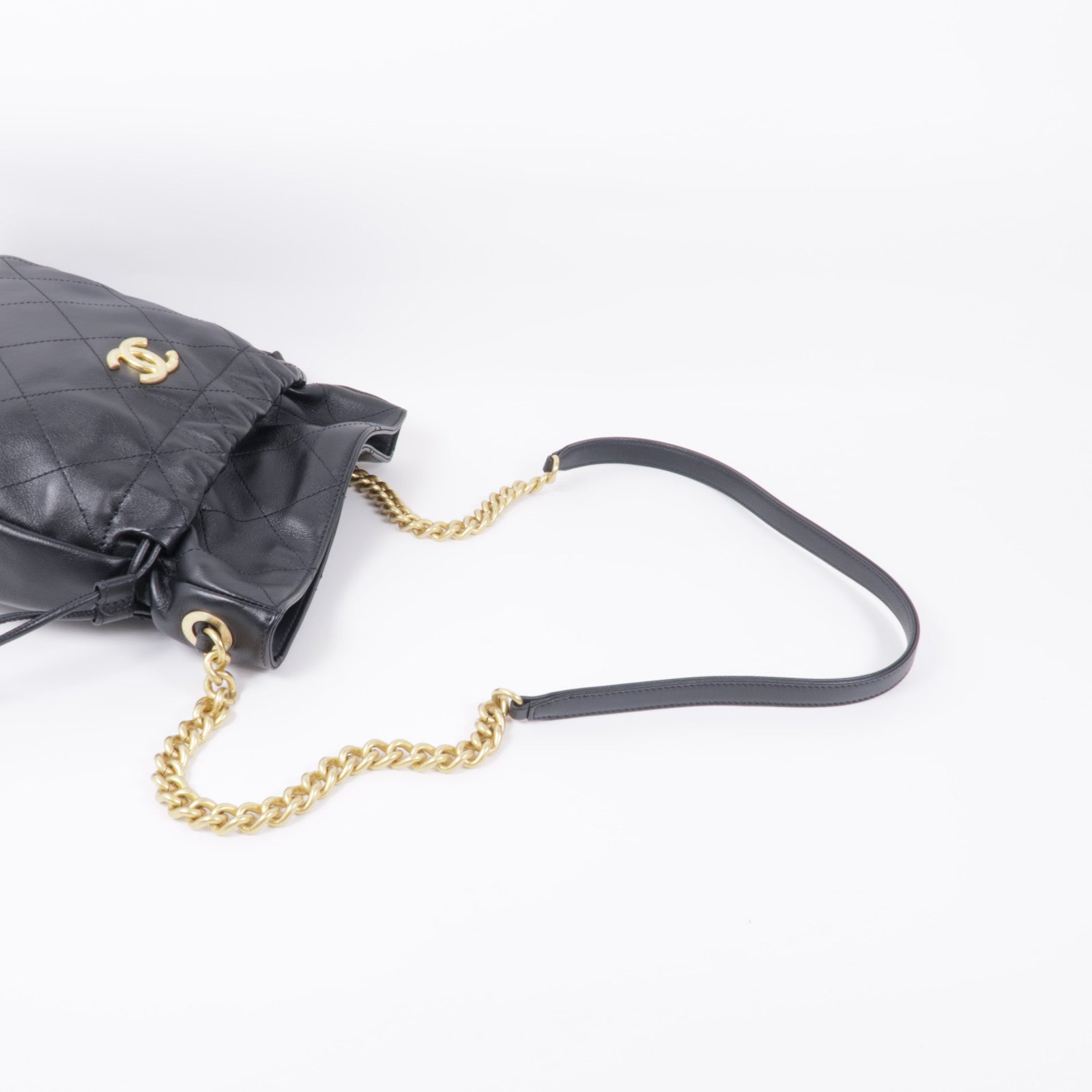 CHANEL 牛皮皮革Bucket金扣鏈帶肩背袋
