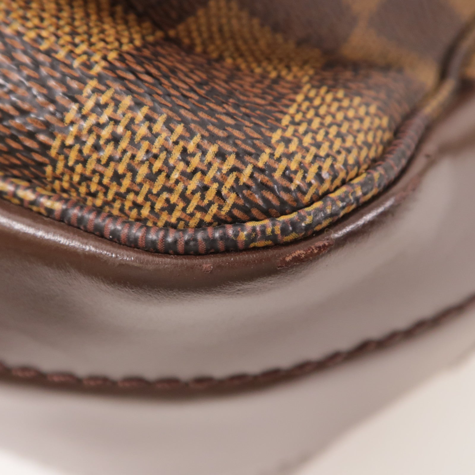 LOUIS VUITTON Damier Bastille金扣肩背袋