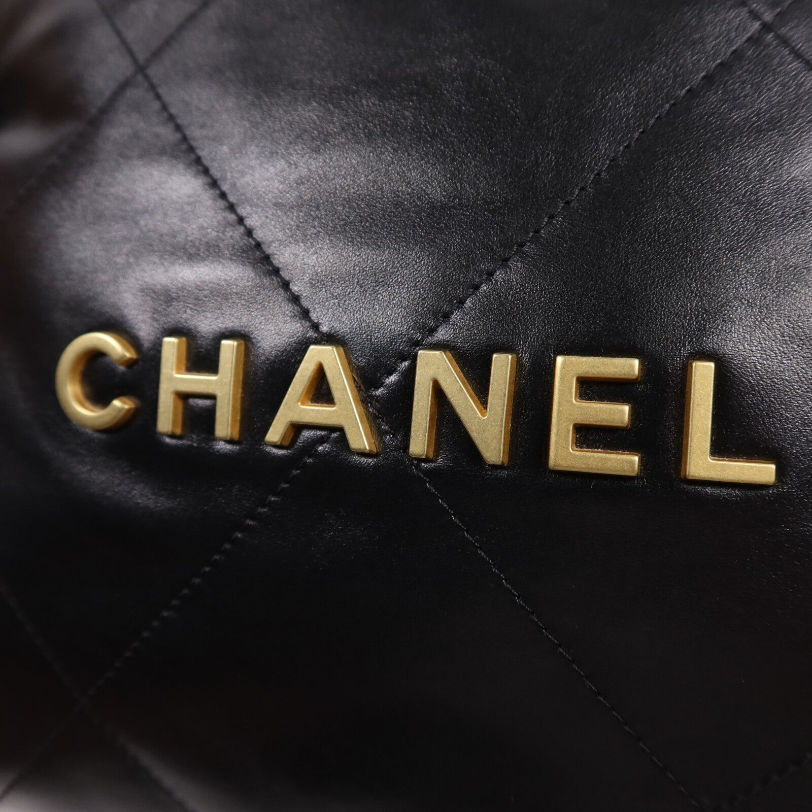 CHANEL 牛皮皮革Chanel 22 Medium金扣鏈帶肩背袋
