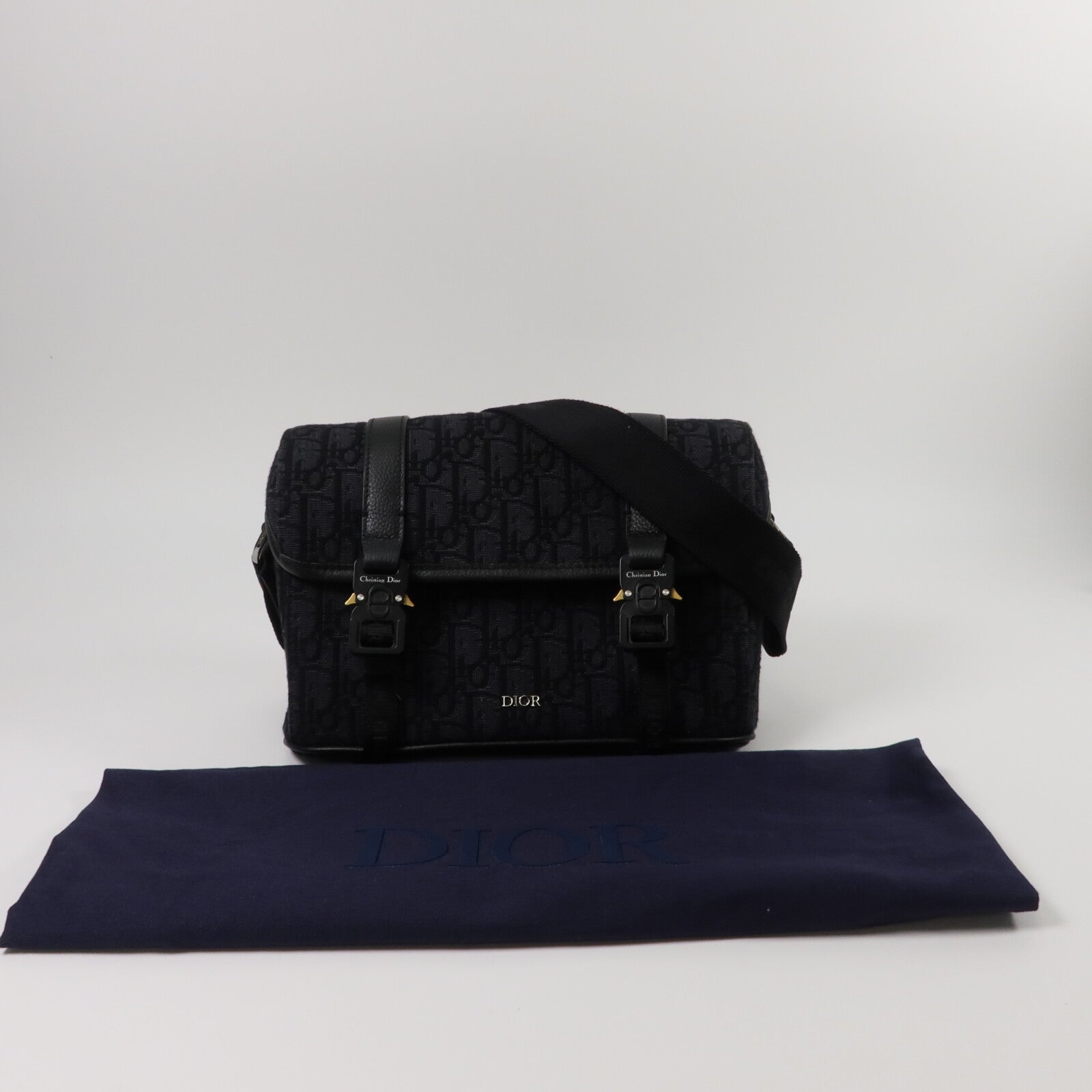 Dior 帆布Dior Hit The Road肩背袋