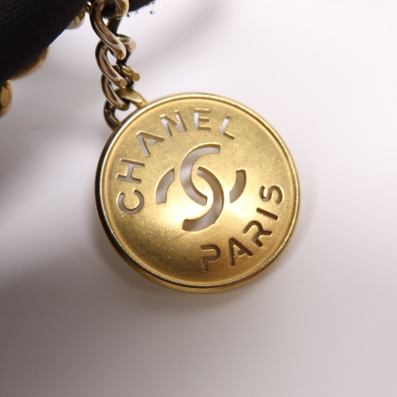 CHANEL 牛皮皮革Chanel 22 Medium金扣鏈帶肩背袋