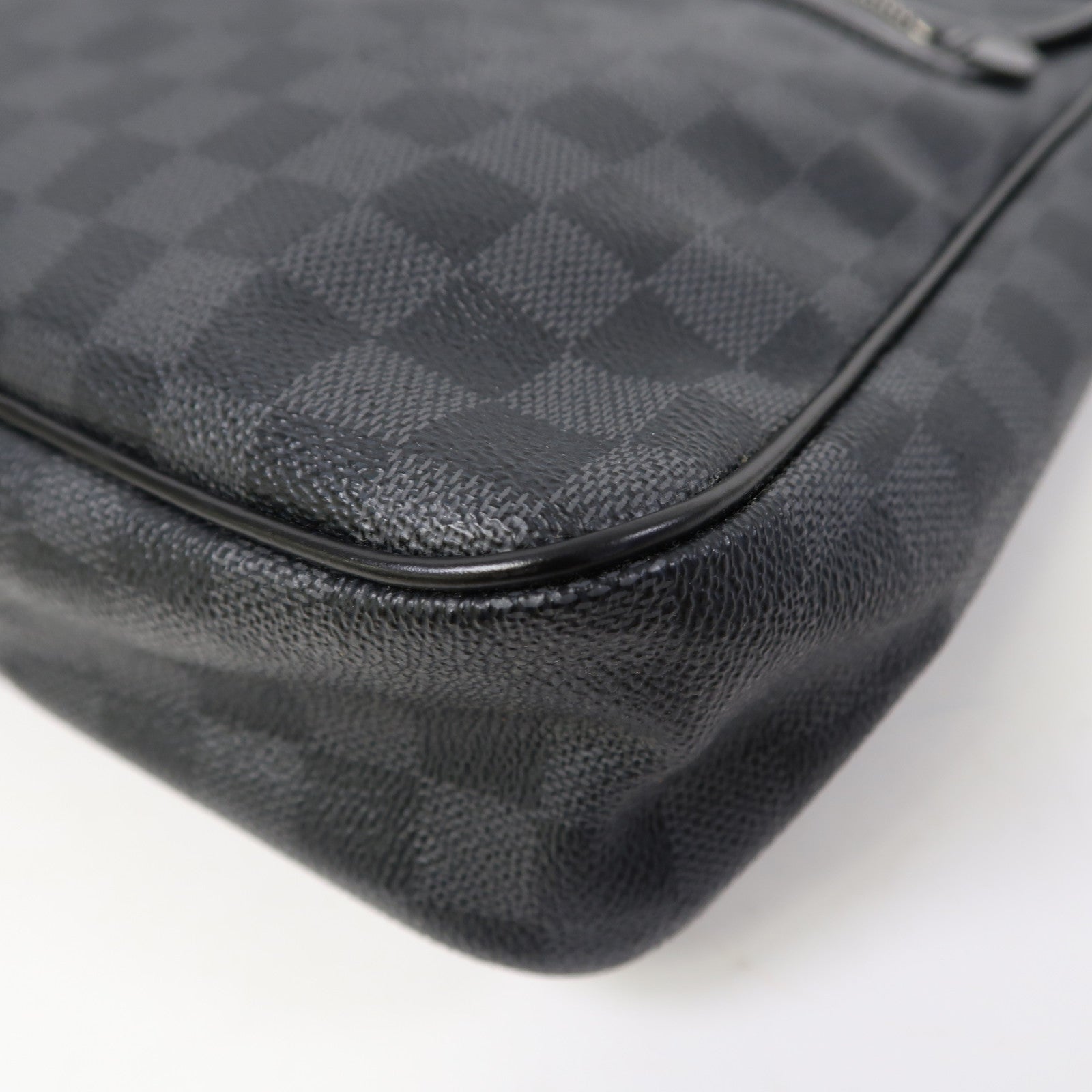 LOUIS VUITTON Damier Graphite Daniel MM銀扣肩背袋黑色