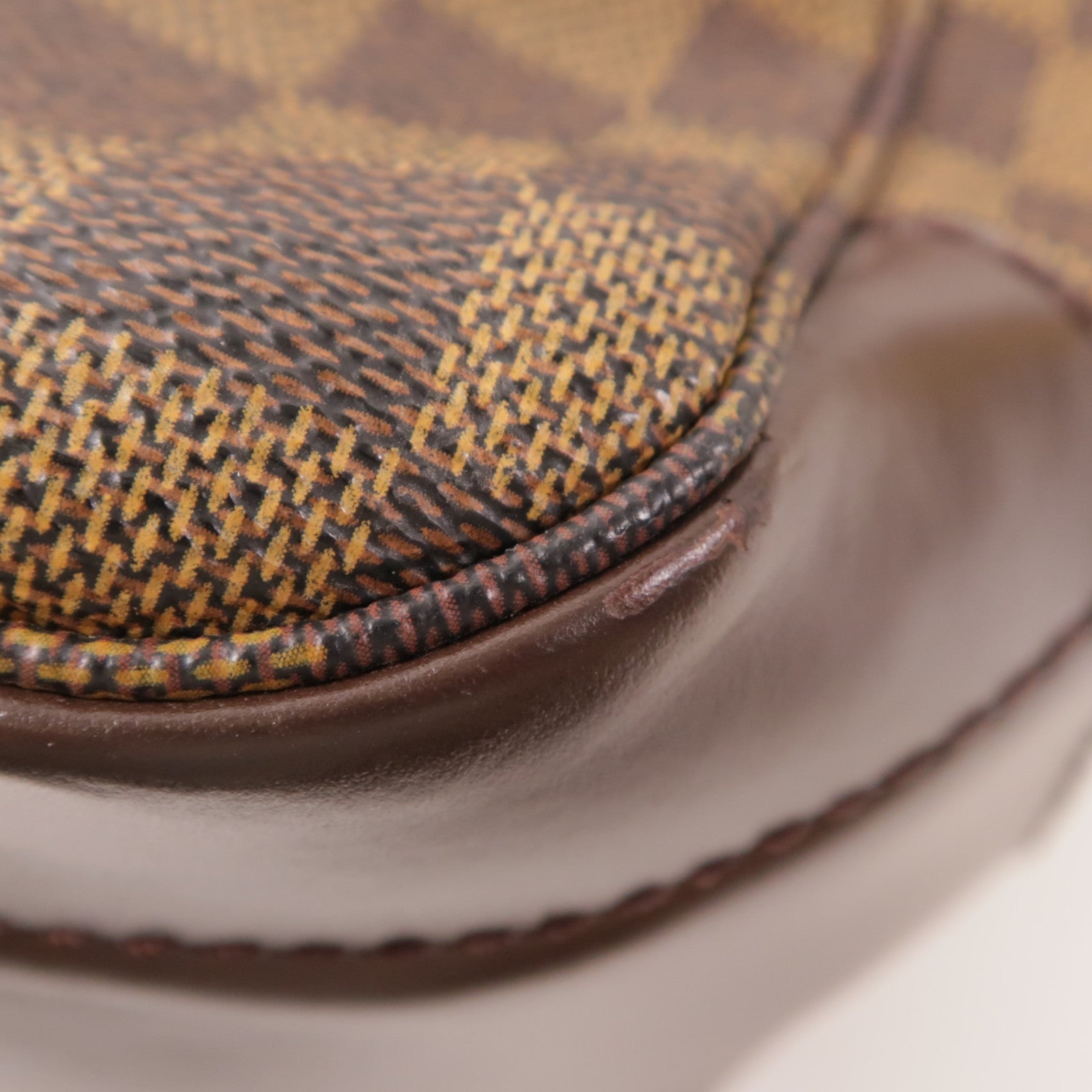 LOUIS VUITTON Damier Bastille金扣肩背袋