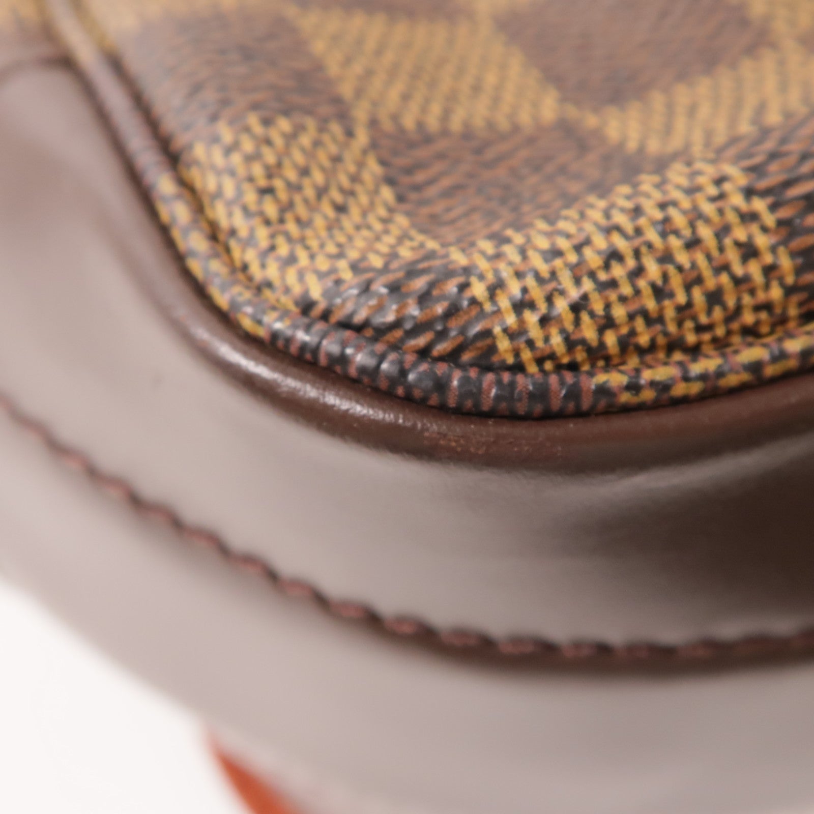 LOUIS VUITTON Damier Bastille金扣肩背袋