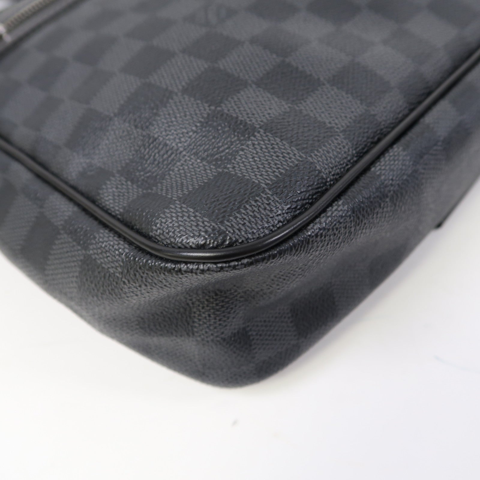 LOUIS VUITTON Damier Graphite Daniel MM銀扣肩背袋黑色