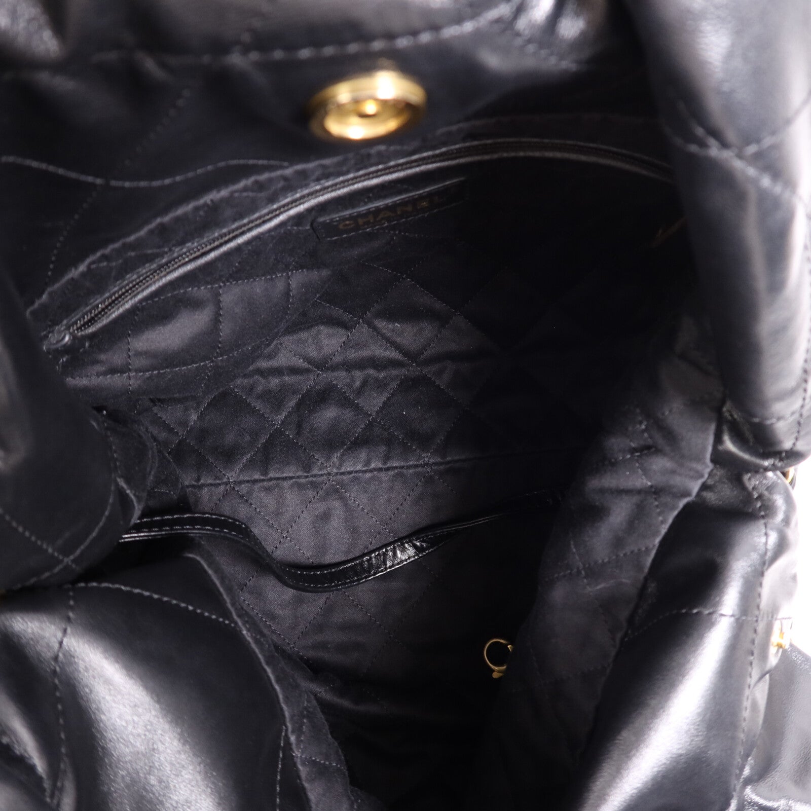 CHANEL 牛皮皮革Chanel 22 Medium金扣鏈帶肩背袋