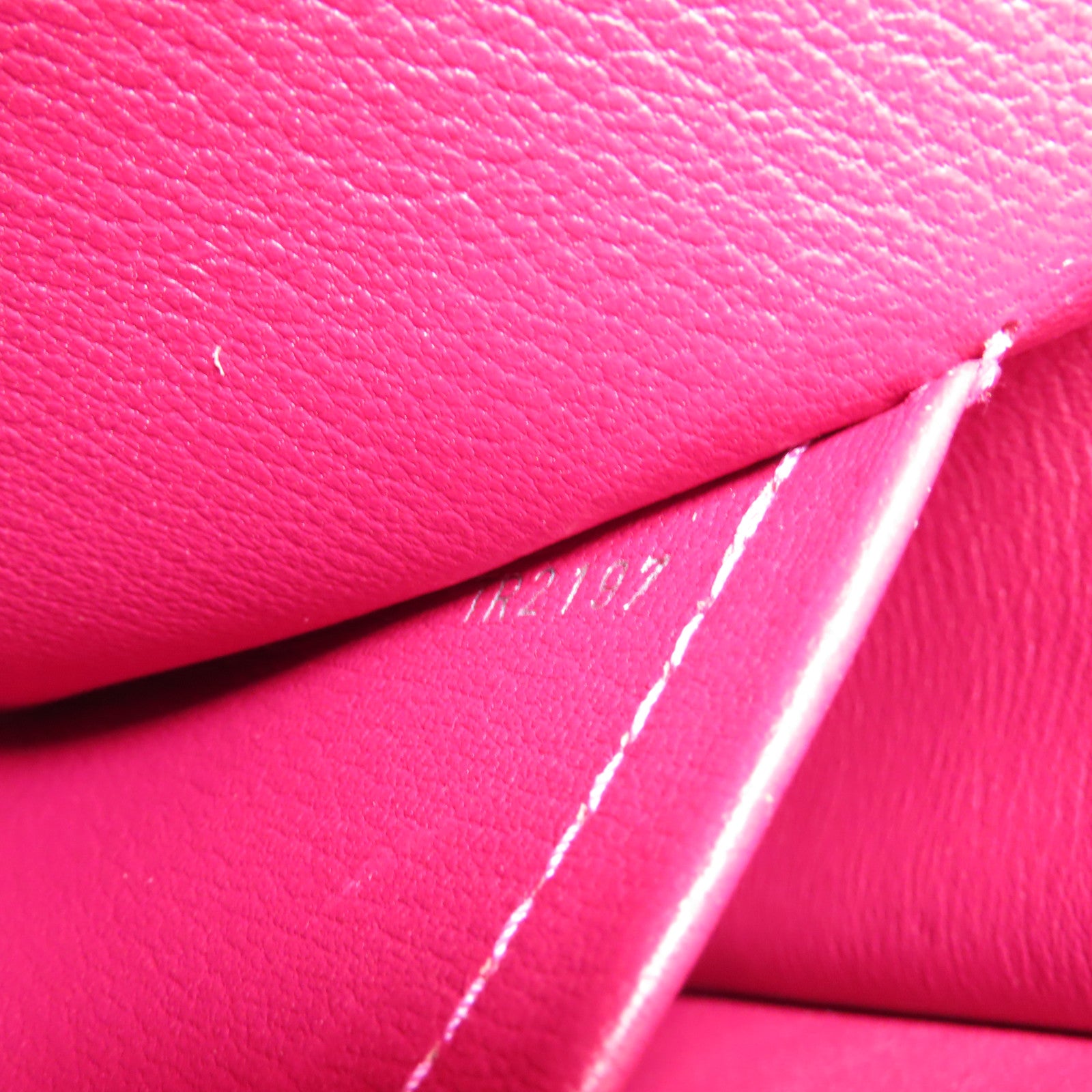 LOUIS VUITTON 鴕鳥皮革Capucines MM銀扣手挽袋Fuchsia粉紅色