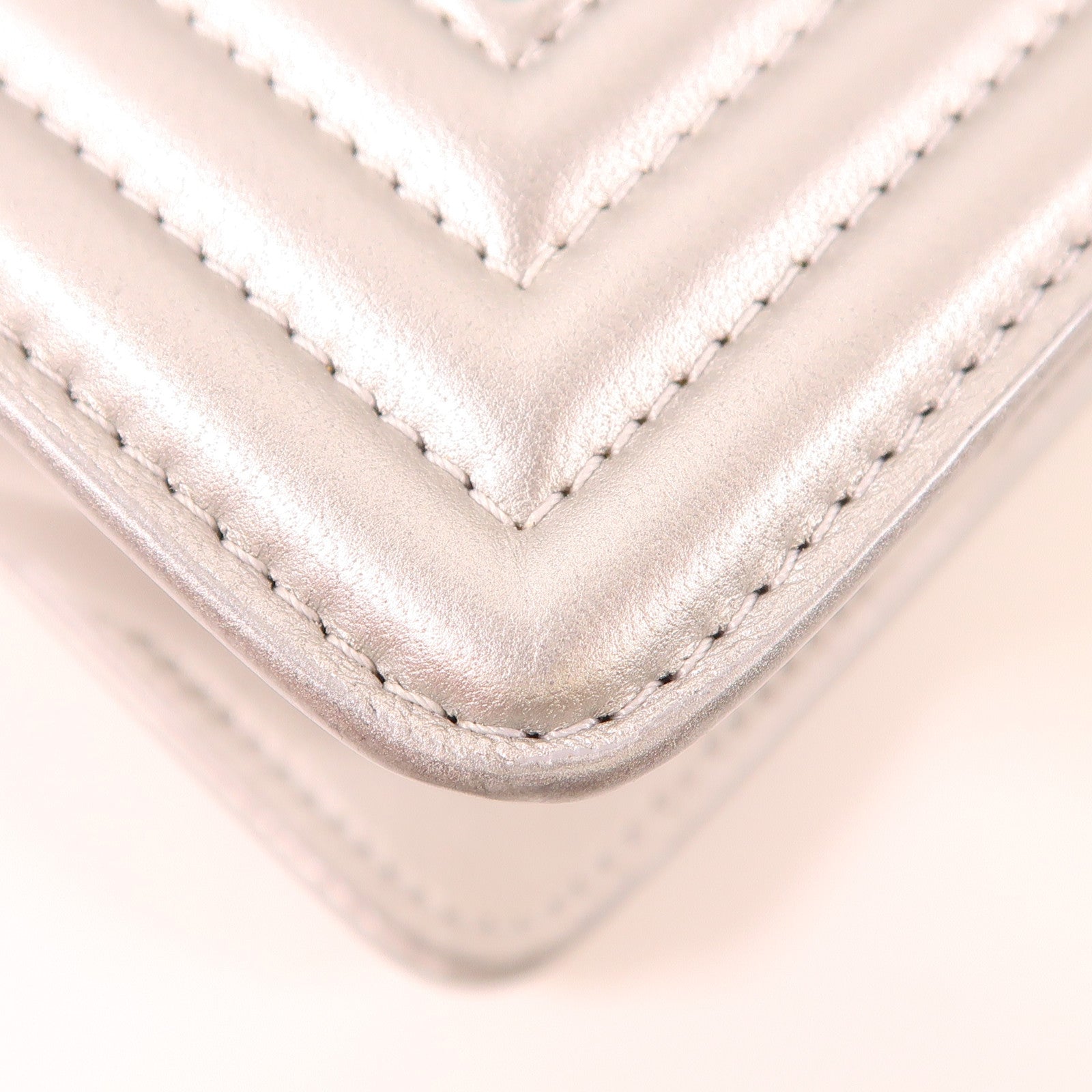 CHANEL 【激減優惠】皮革Boy 20銀扣肩背袋