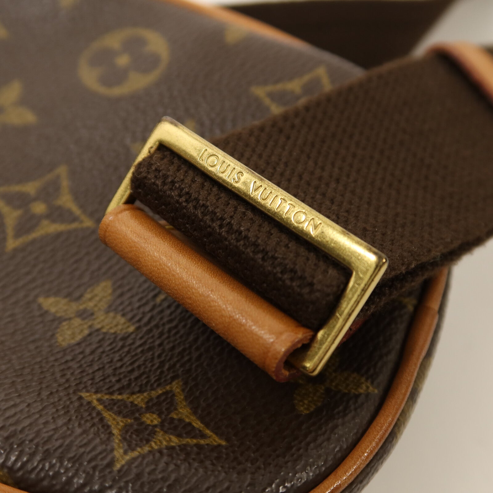 LOUIS VUITTON Monogram Pochette Gange金扣肩背袋