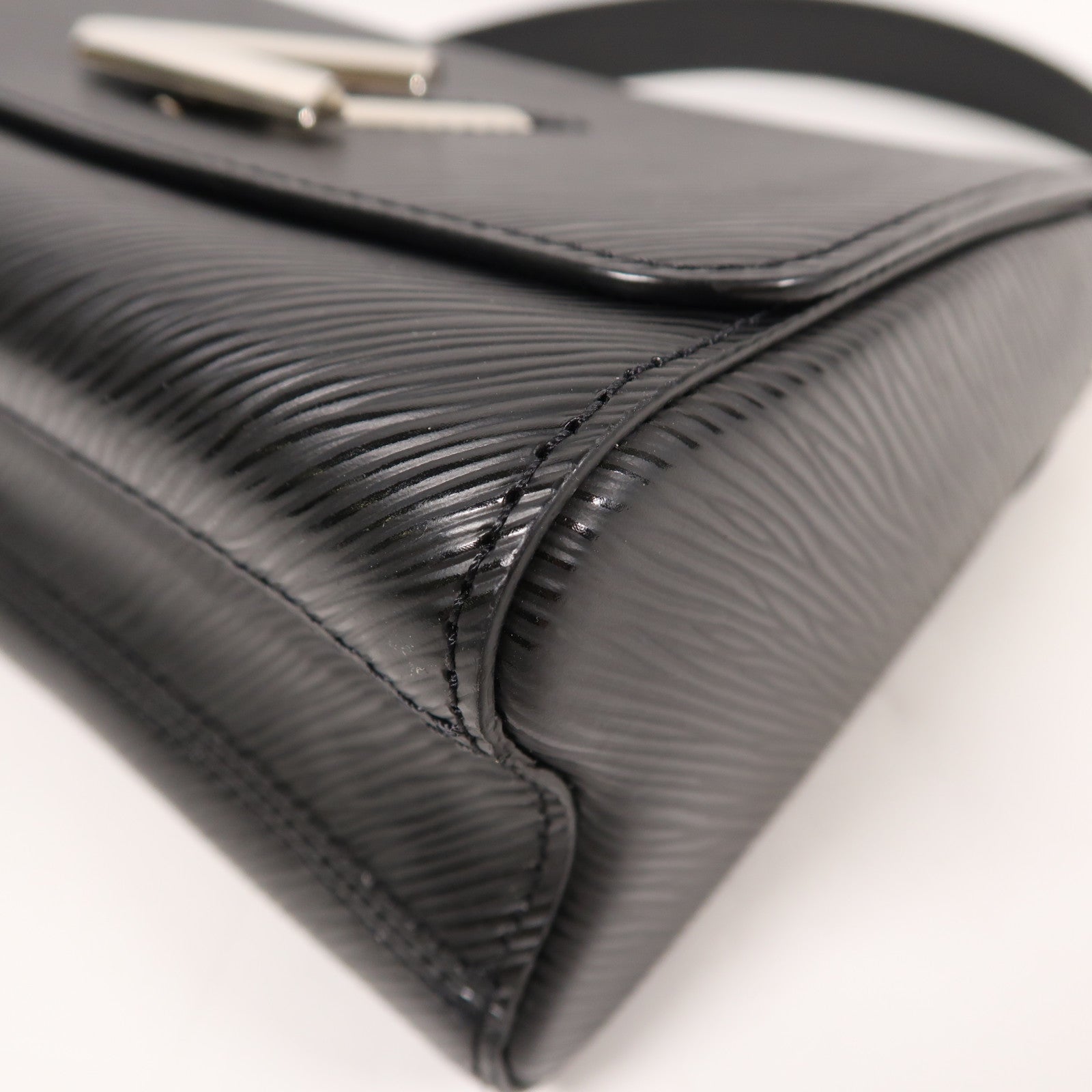 LOUIS VUITTON Epi Twist銀扣鏈帶肩背袋