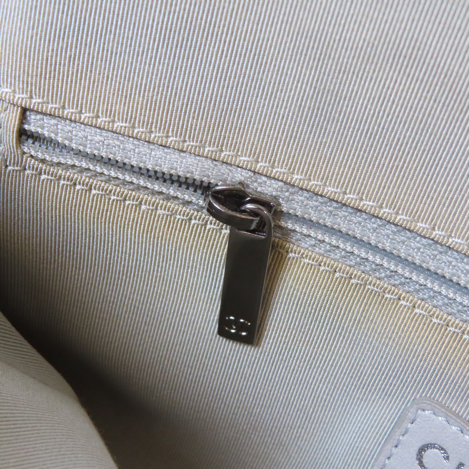 CHANEL 【激減優惠】尼龍Chain Shoulder Bag銀扣鏈帶肩背袋米色