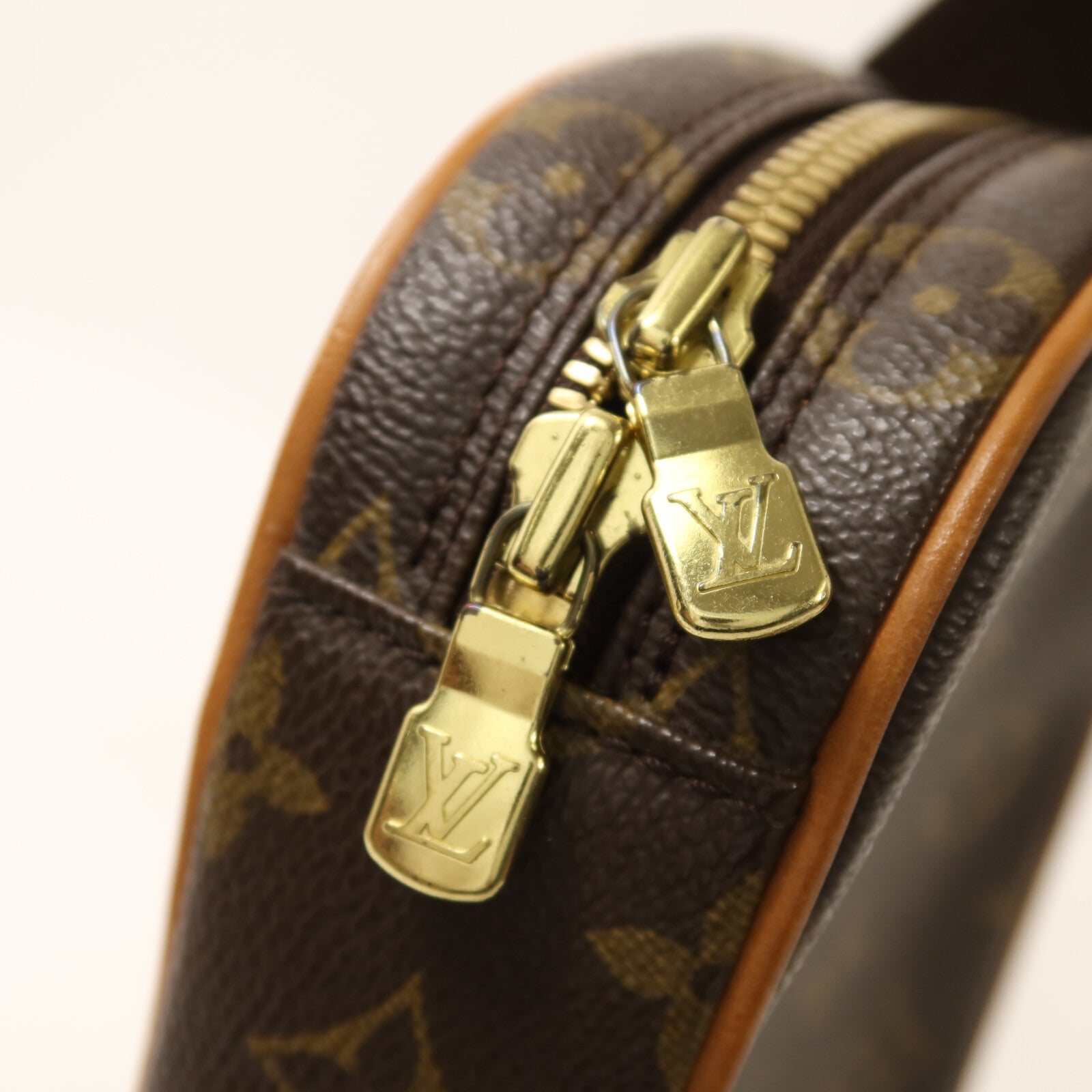 LOUIS VUITTON Monogram Pochette Gange金扣肩背袋