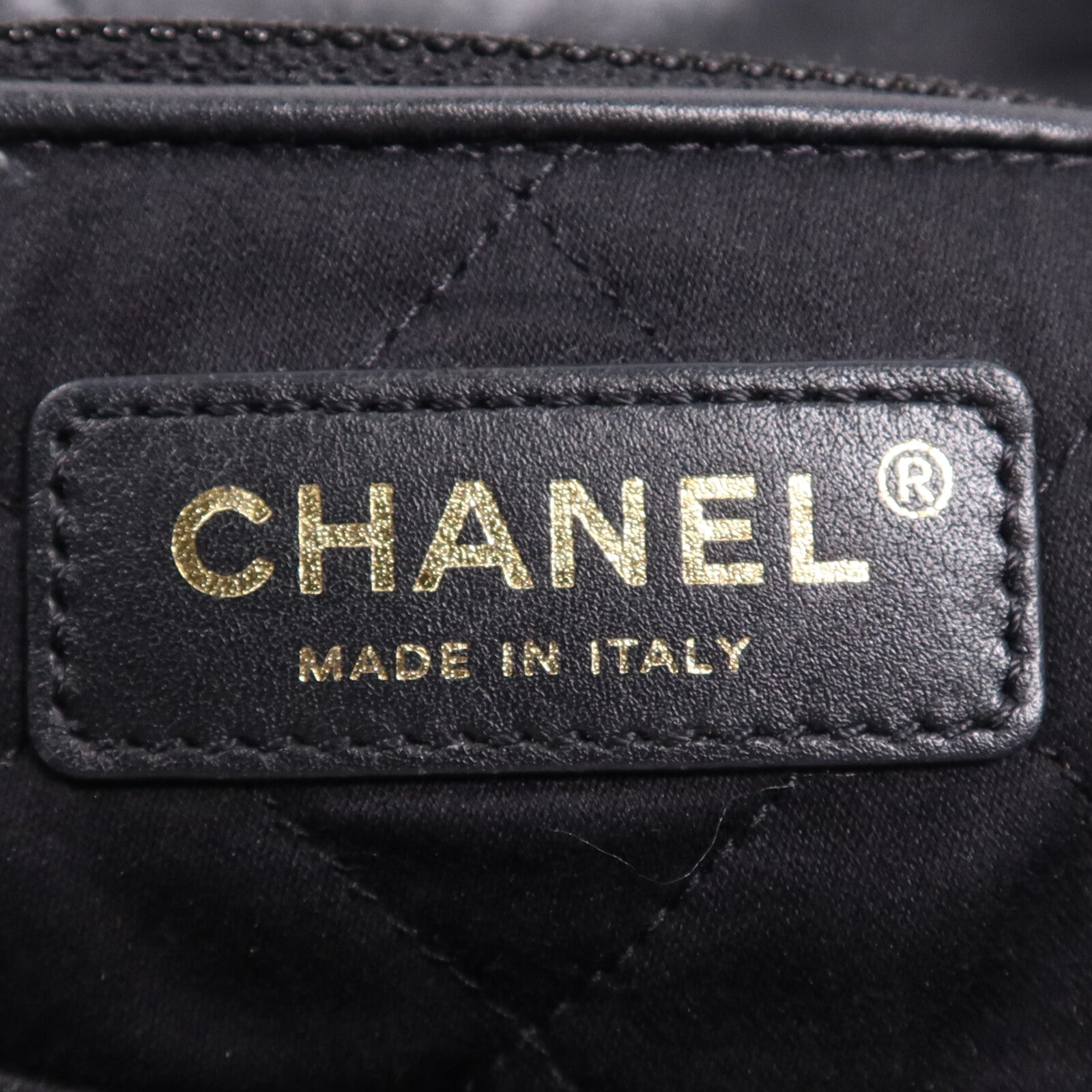 CHANEL 牛皮皮革Chanel 22 Medium金扣鏈帶肩背袋