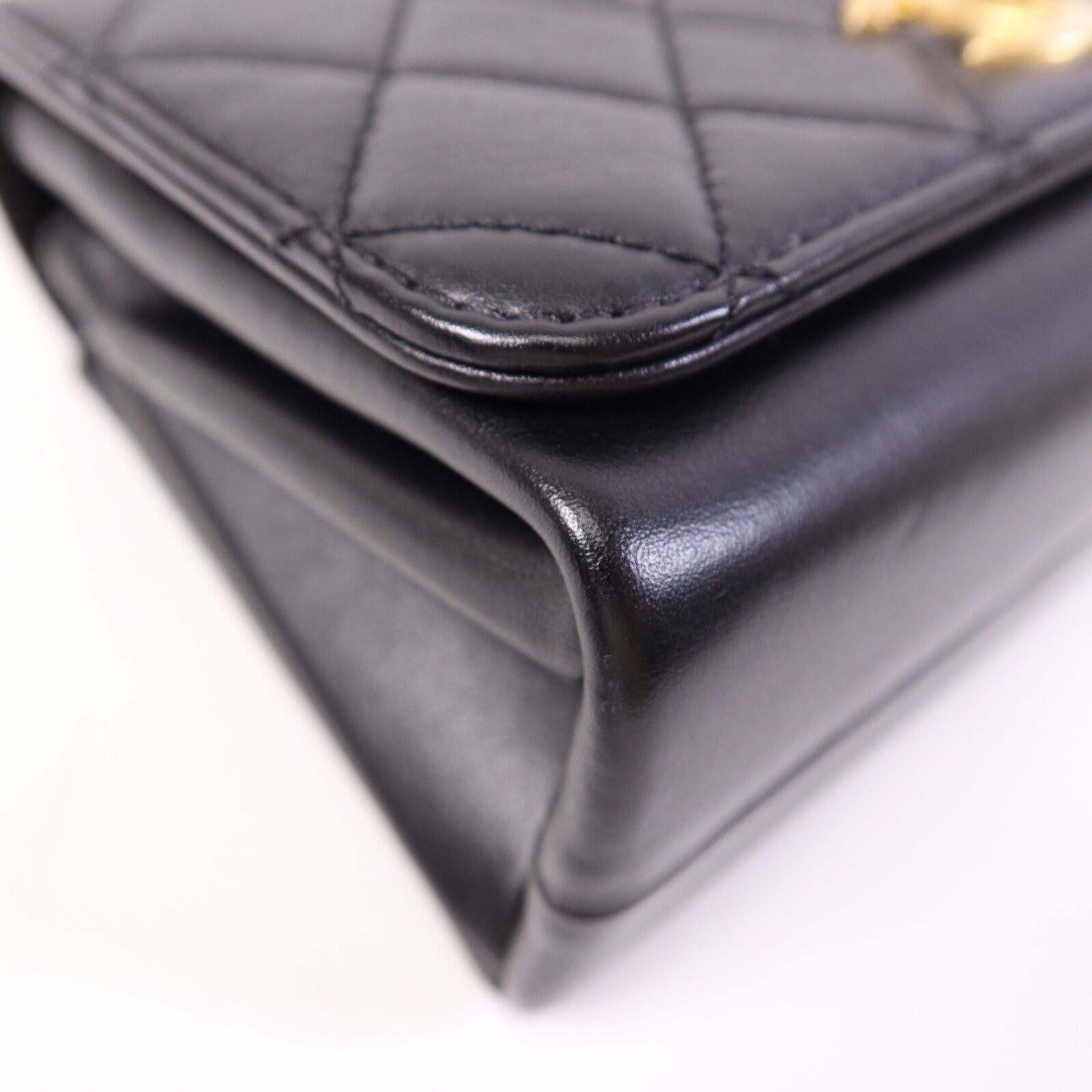 CHANEL 牛皮皮革Shoulder Bag金扣鏈帶肩背袋