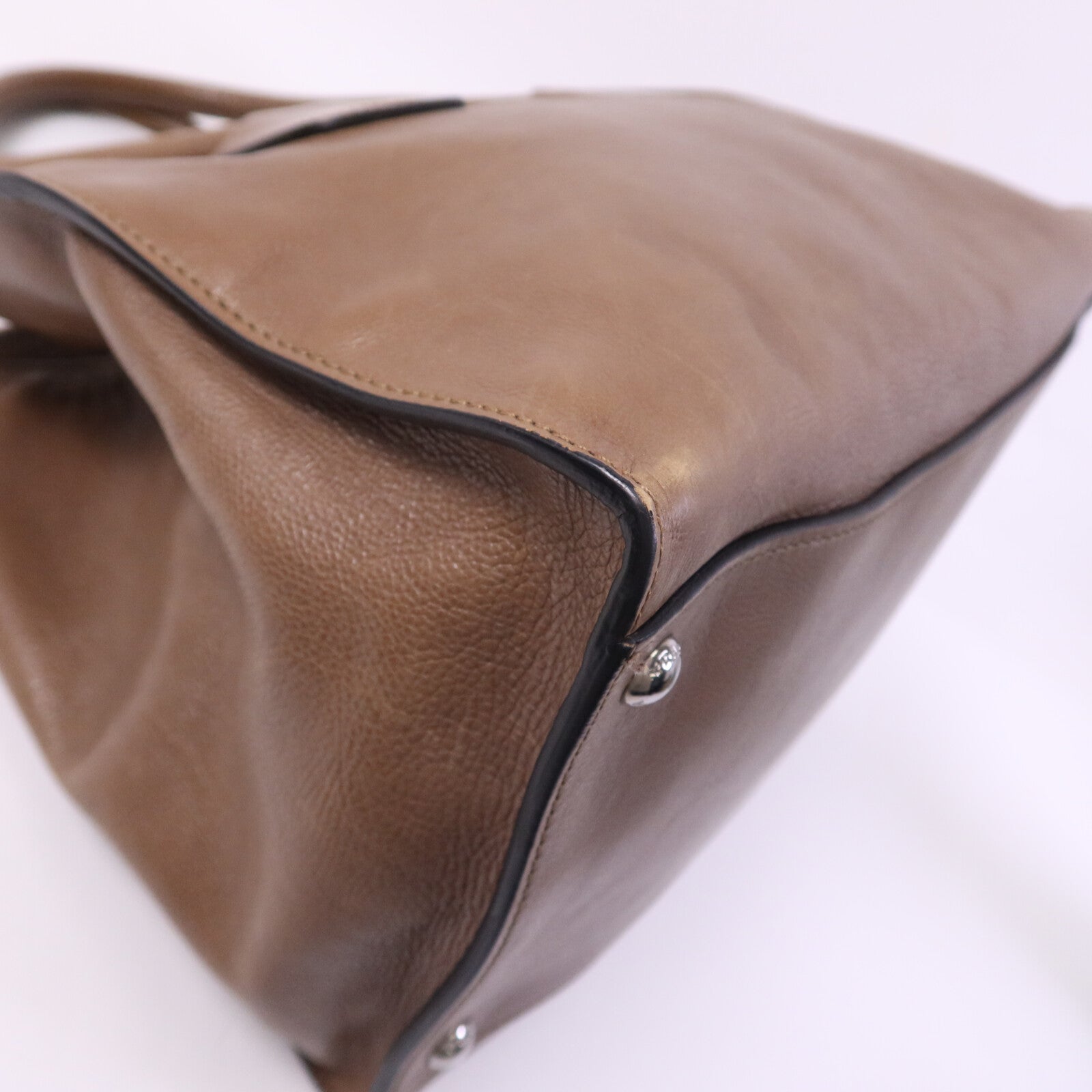 PRADA 牛皮皮革Hand Bag銀扣手挽袋