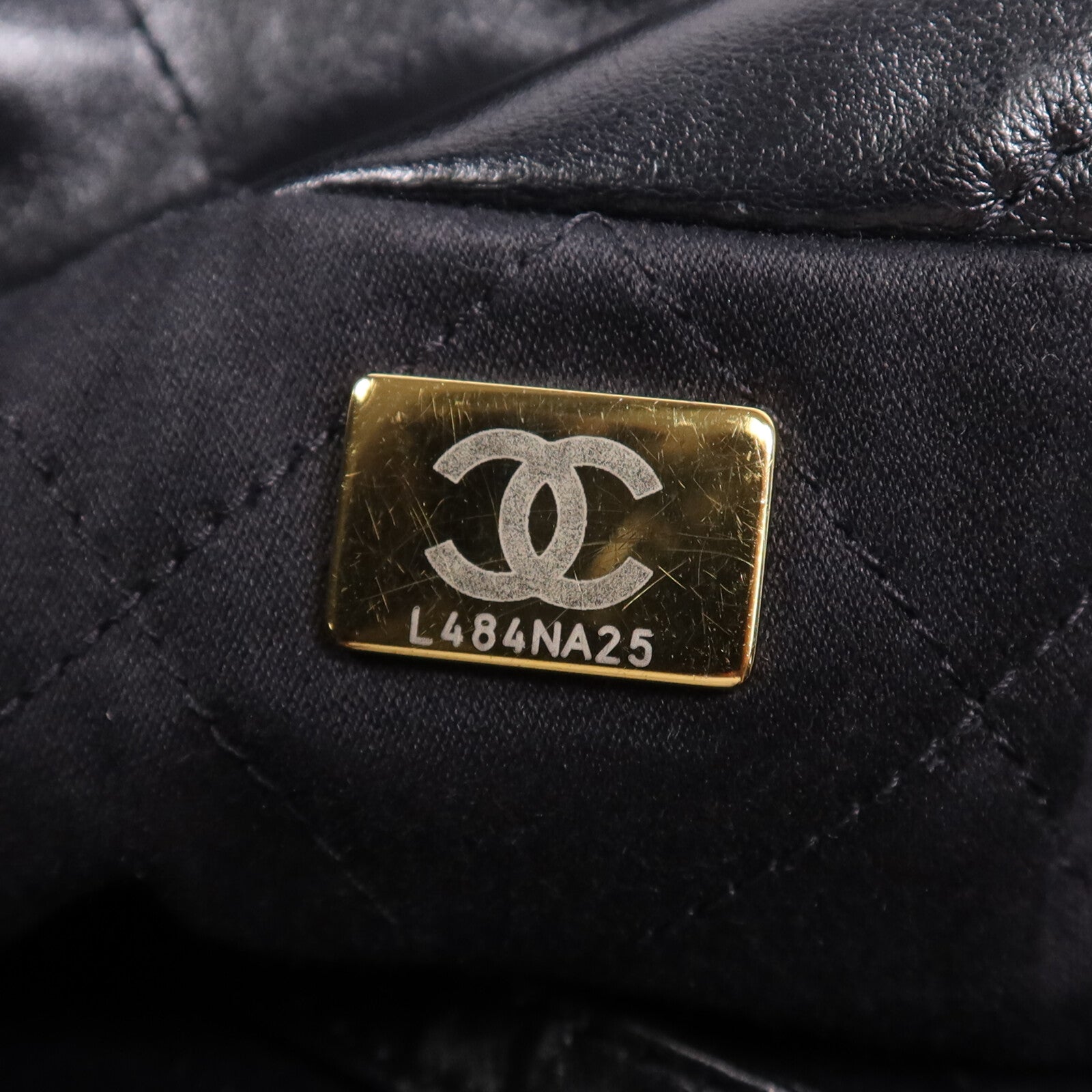 CHANEL 牛皮皮革Chanel 22 Medium金扣鏈帶肩背袋