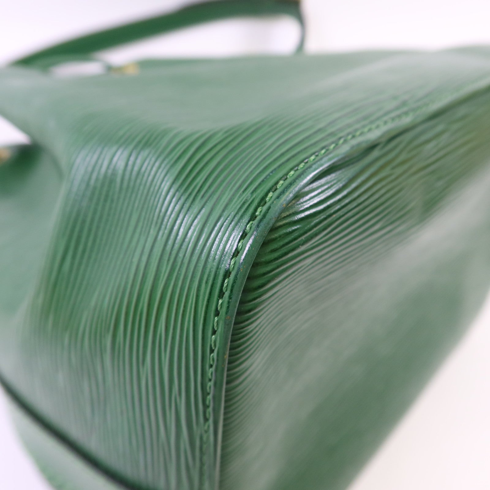 LOUIS VUITTON Epi Petit Noe Bucket金扣肩背袋