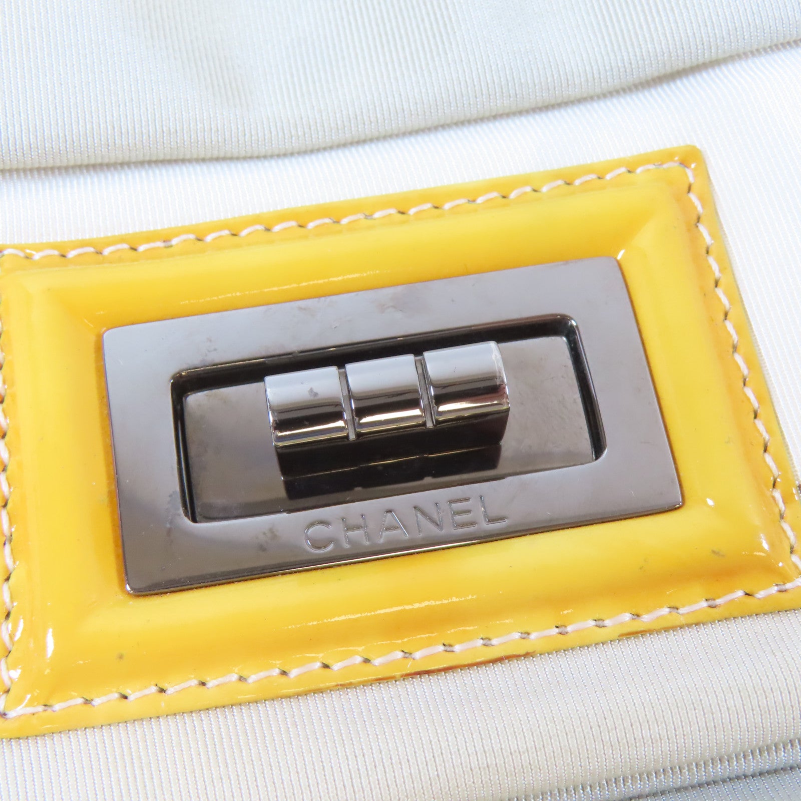 CHANEL 【激減優惠】尼龍Chain Shoulder Bag銀扣鏈帶肩背袋米色
