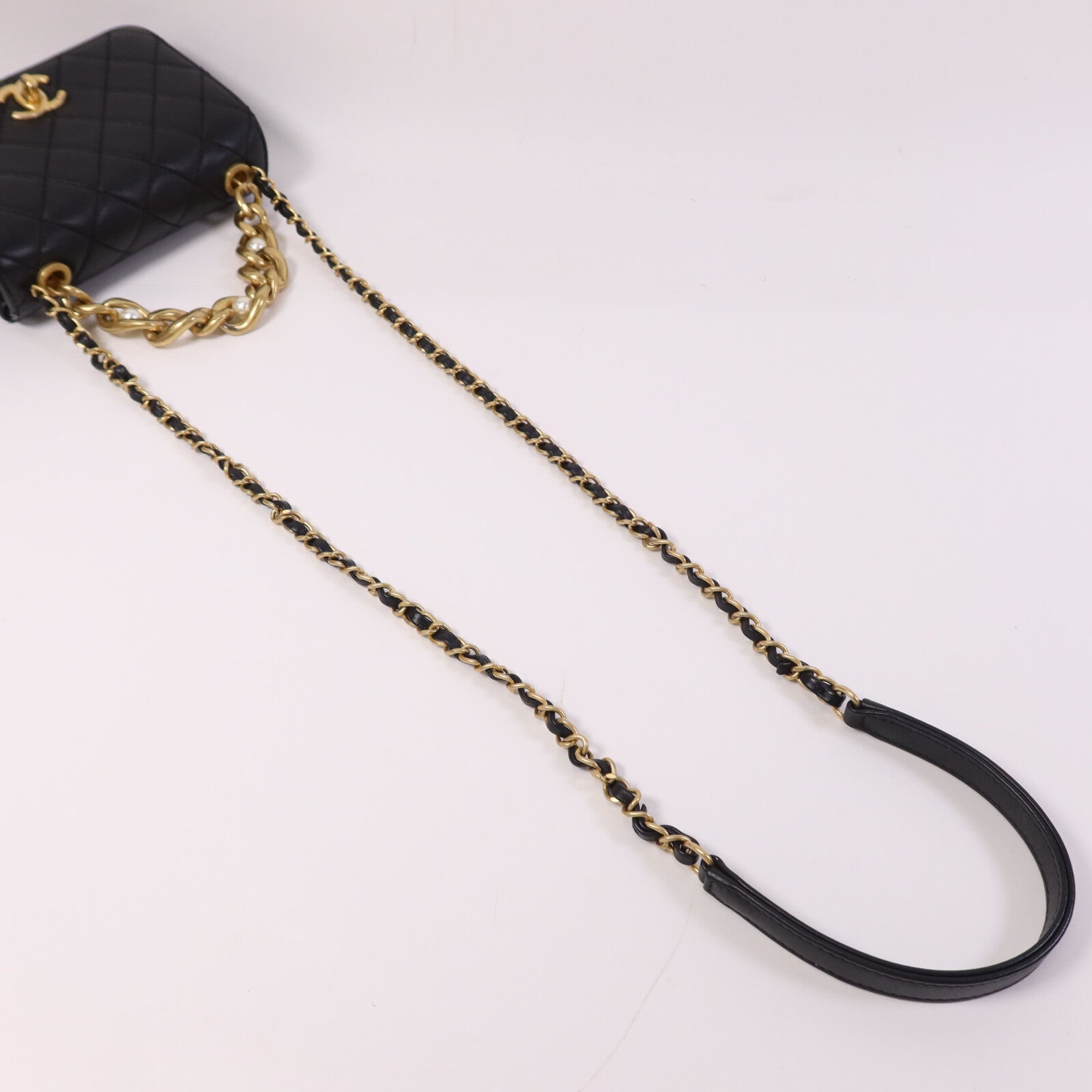 CHANEL 牛皮皮革Shoulder Bag金扣鏈帶肩背袋