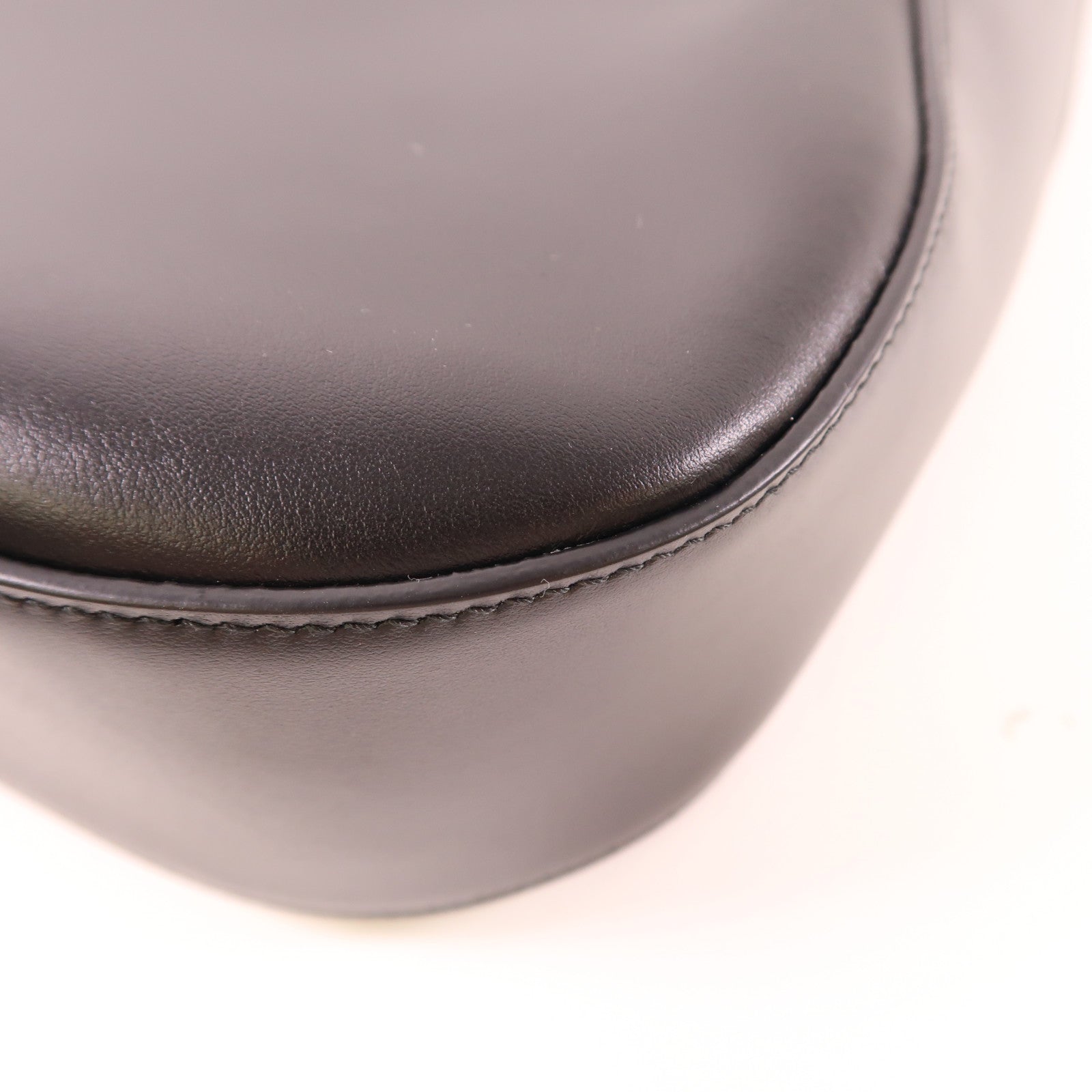 PRADA 牛皮皮革Shoulder Bag金扣肩背袋