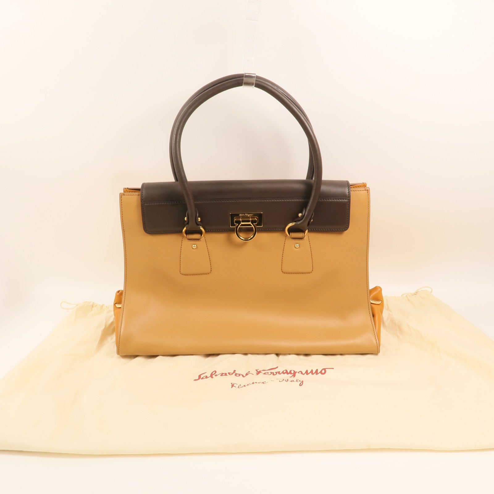 Salvatore Ferragamo 牛皮皮革Gancini Bag金扣手挽袋