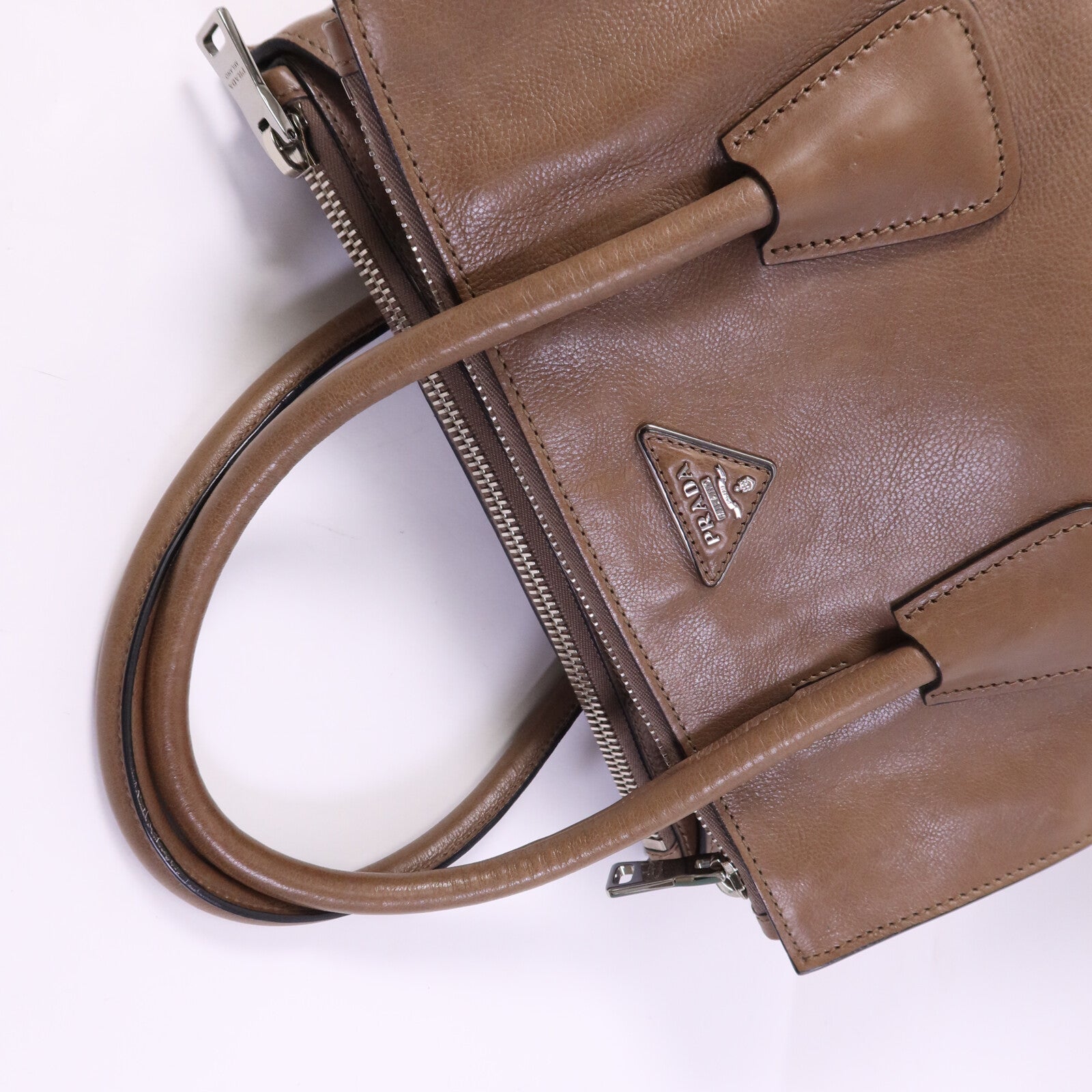 PRADA 牛皮皮革Hand Bag銀扣手挽袋