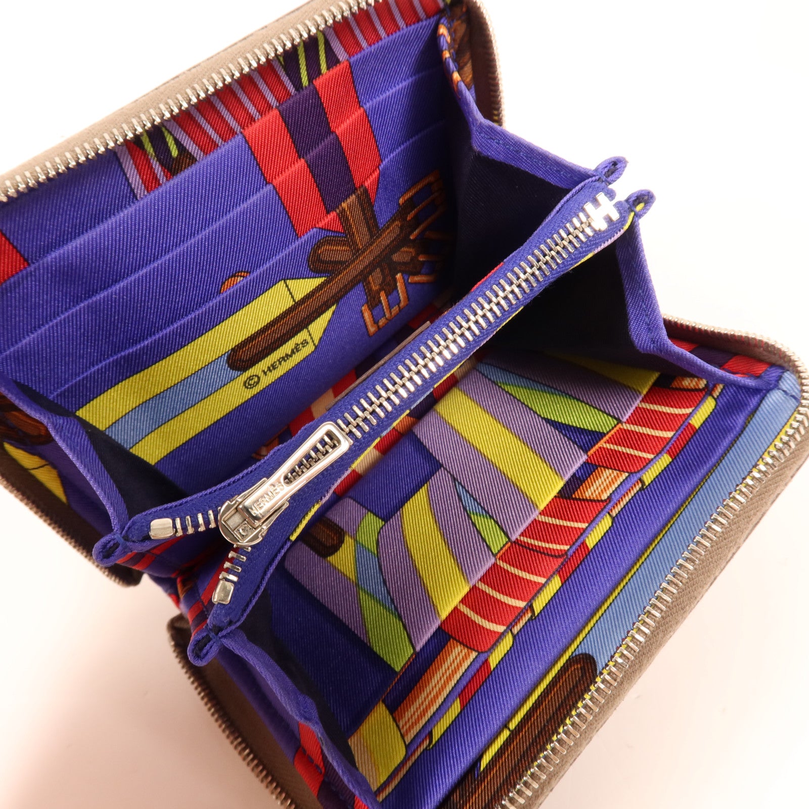 HERMES Epsom皮革Silk In Compact銀扣錢包Etoupe