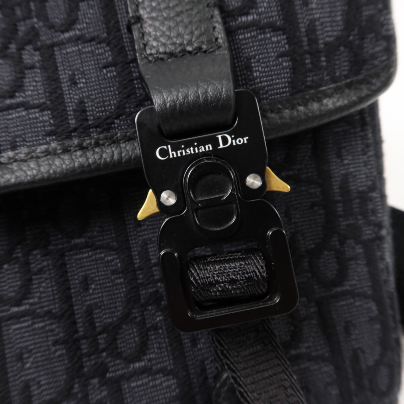 Dior 帆布Dior Hit The Road肩背袋