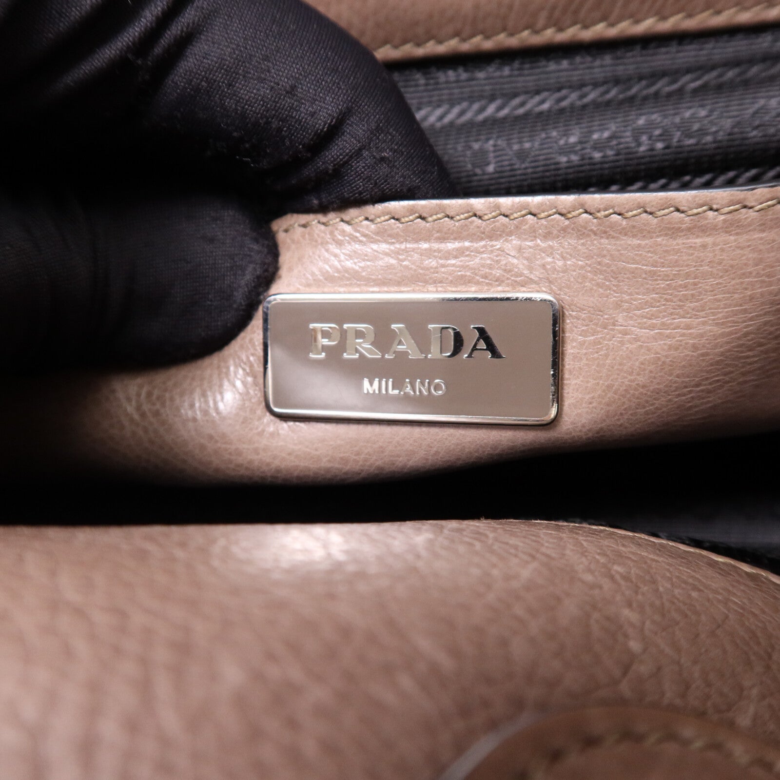 PRADA 牛皮皮革Hand Bag銀扣手挽袋