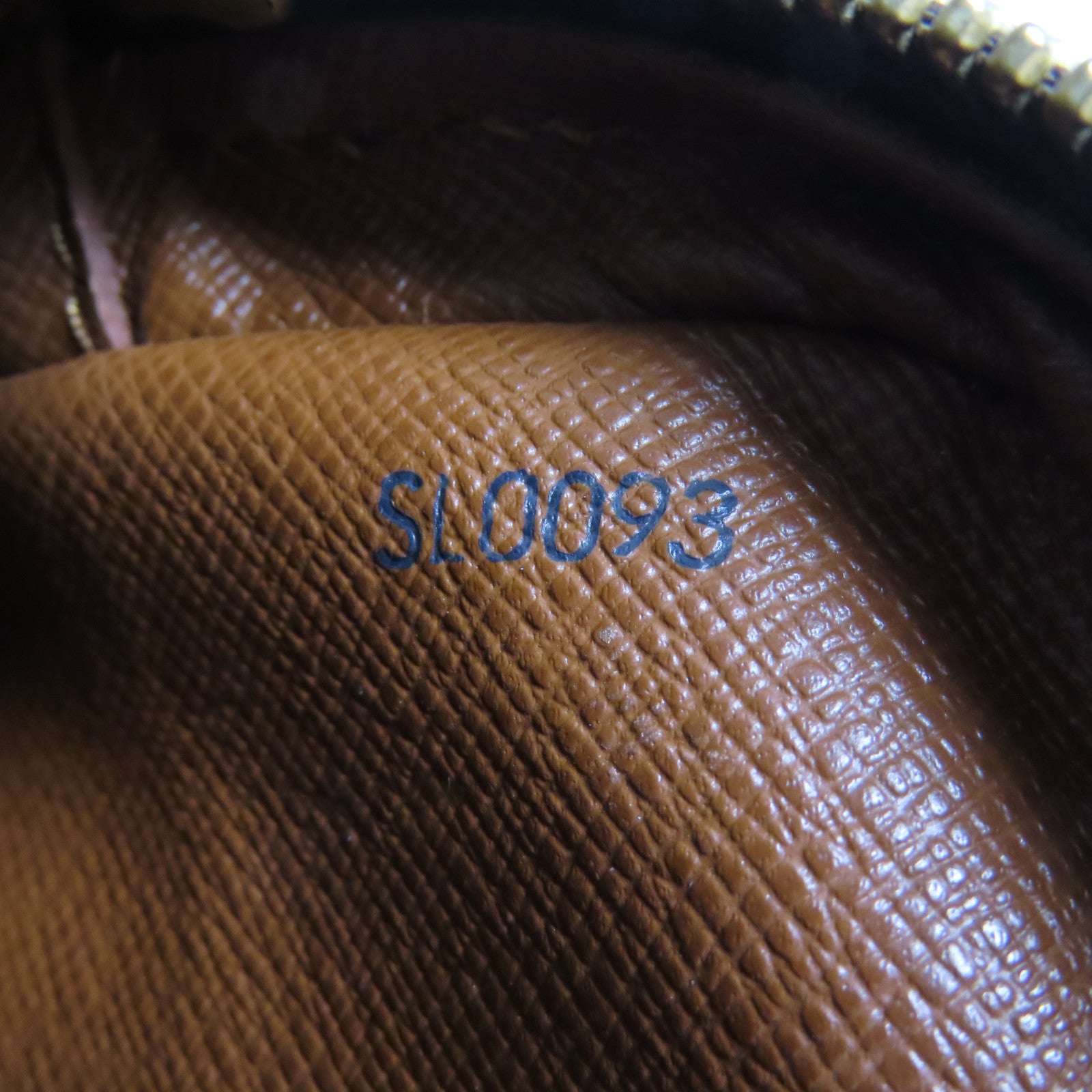 LOUIS VUITTON Monogram Danube金扣肩背袋