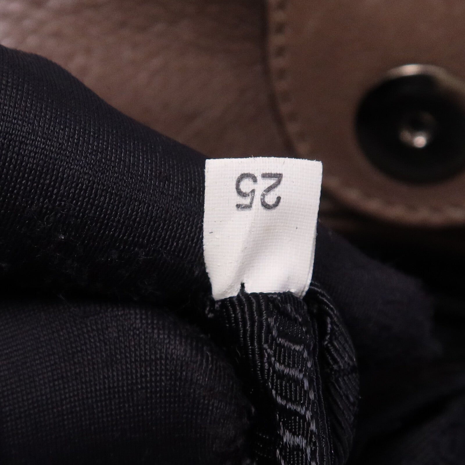 PRADA 牛皮皮革Hand Bag銀扣手挽袋