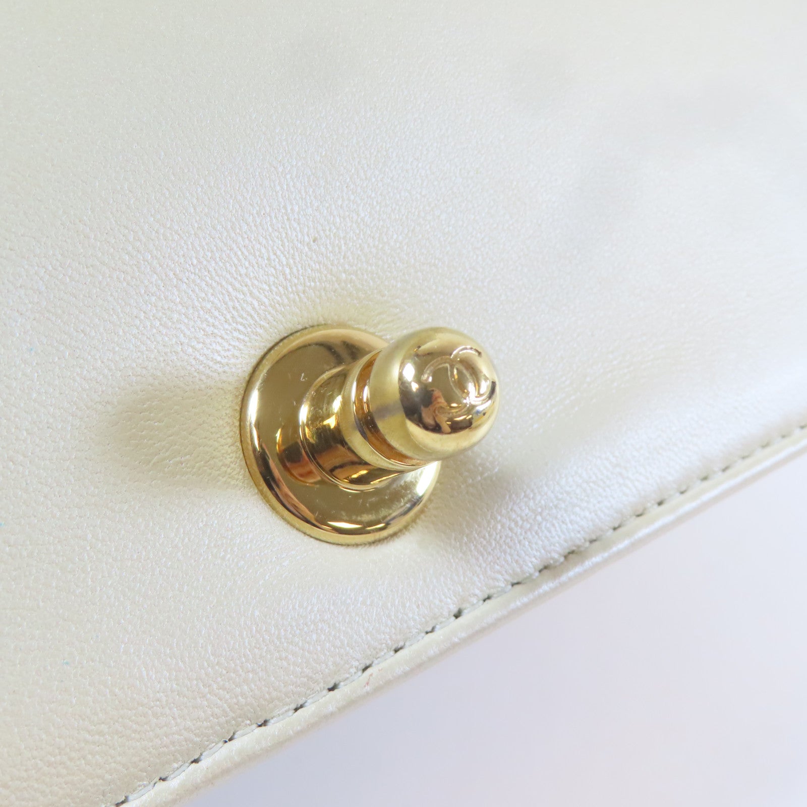 CHANEL 【激減優惠】牛皮皮革Chanel Boy Chain Shoulder金扣鏈帶肩背袋米色