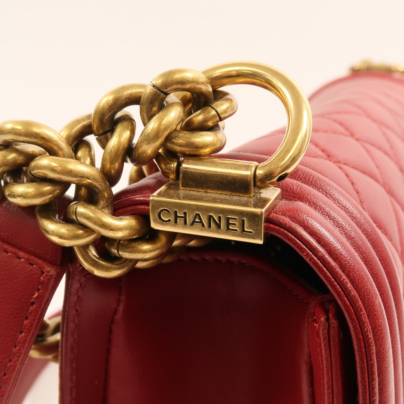 CHANEL 羊皮皮革Boy 25金扣鏈帶肩背袋