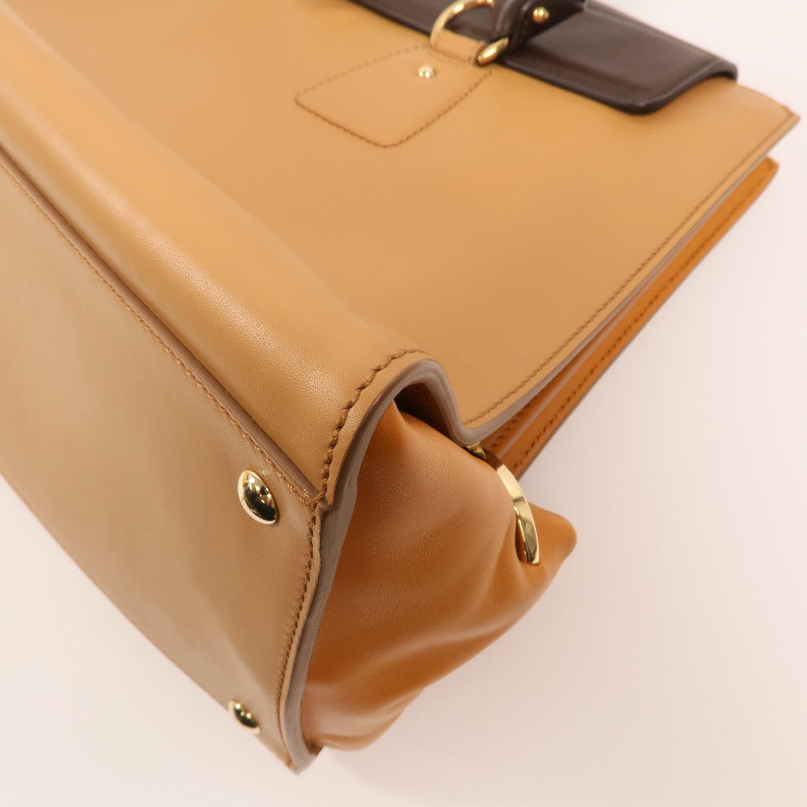 Salvatore Ferragamo 牛皮皮革Gancini Bag金扣手挽袋