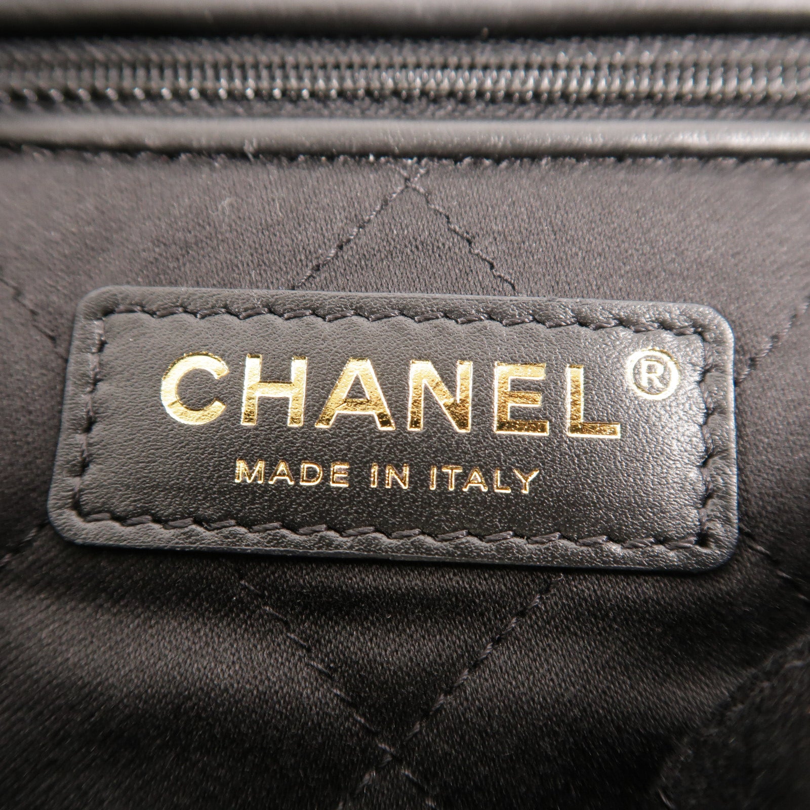 CHANEL 牛皮皮革Chanel 22 Medium鏈帶肩背袋
