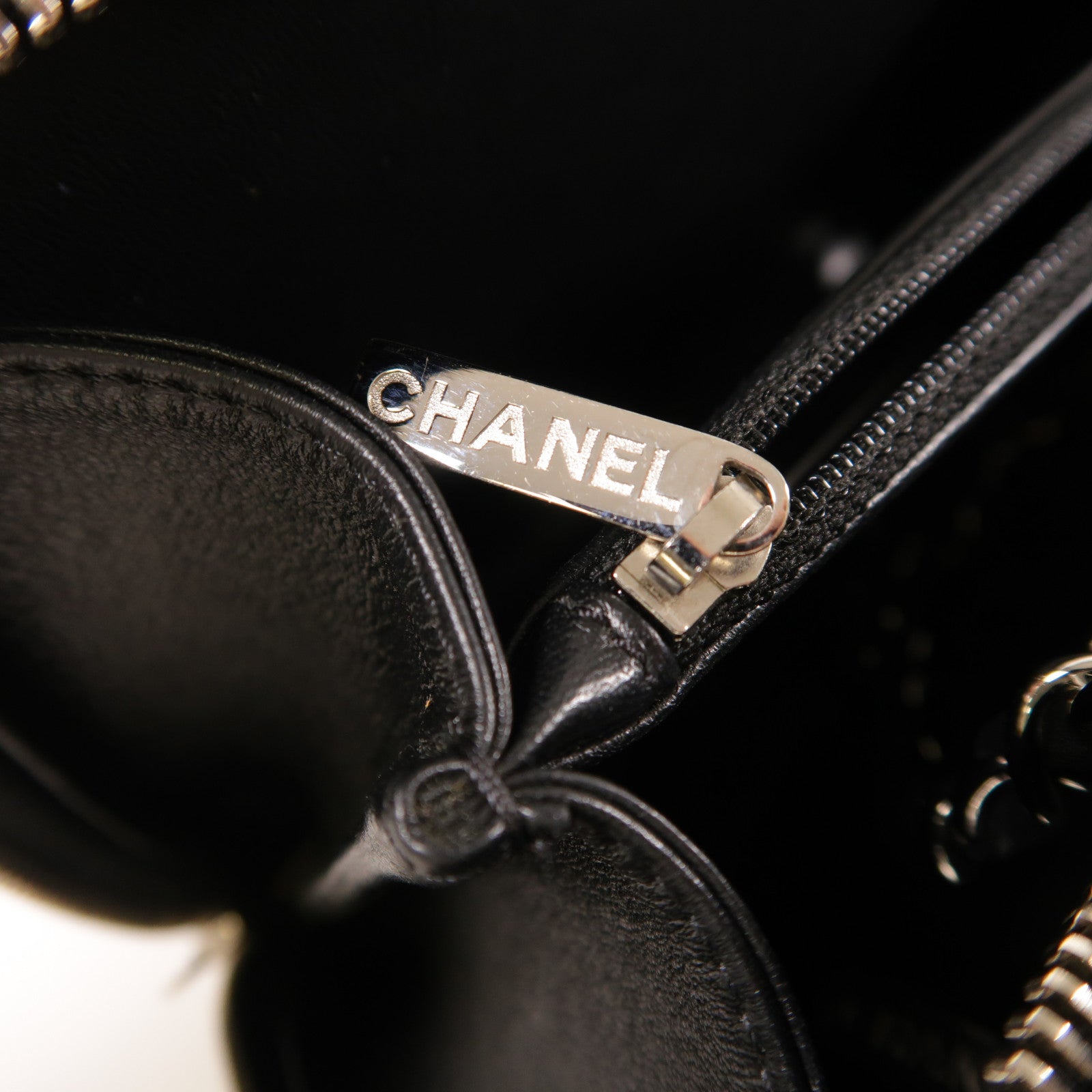 CHANEL 斜紋軟呢Vanity Case銀扣鏈帶手挽肩背兩用袋