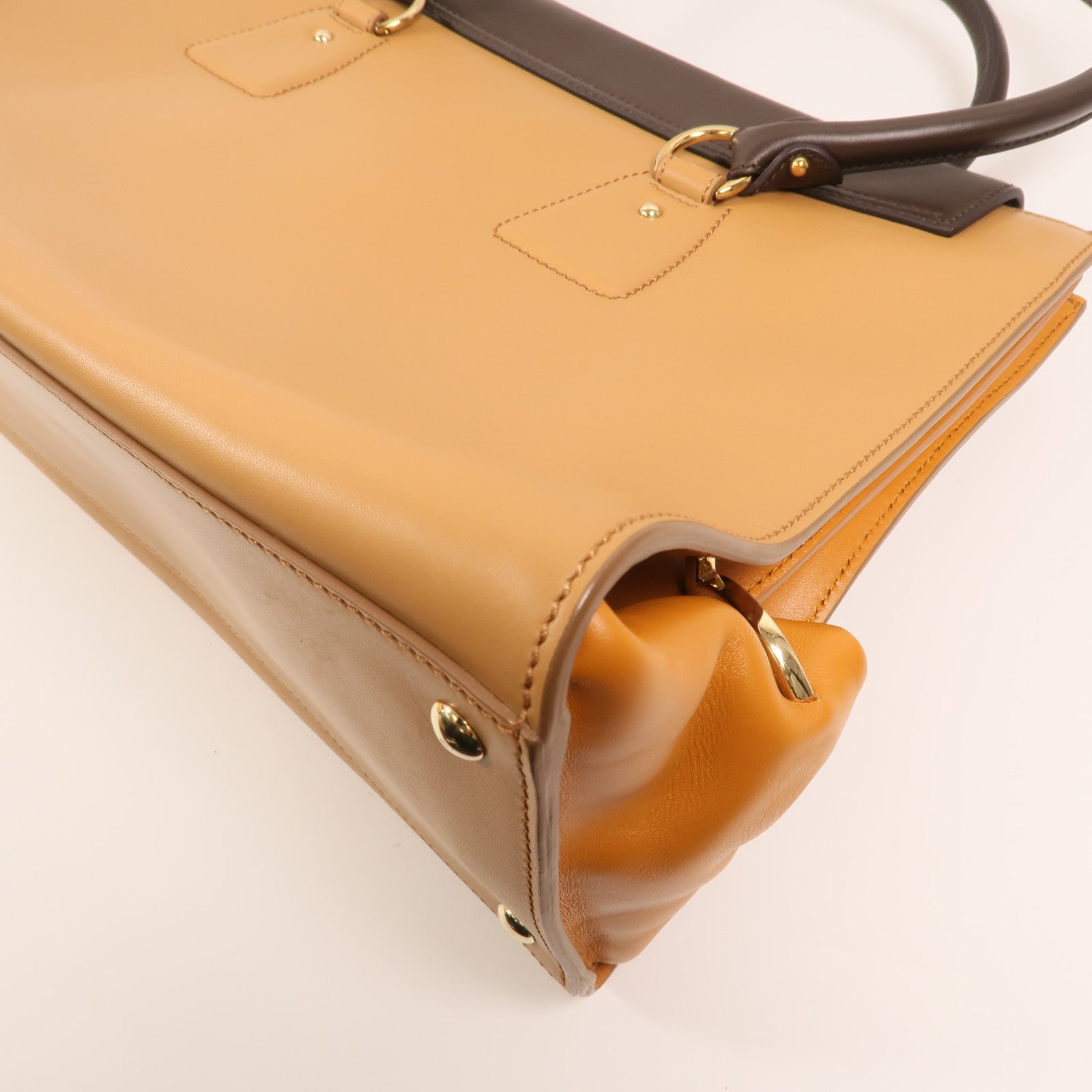 Salvatore Ferragamo 牛皮皮革Gancini Bag金扣手挽袋